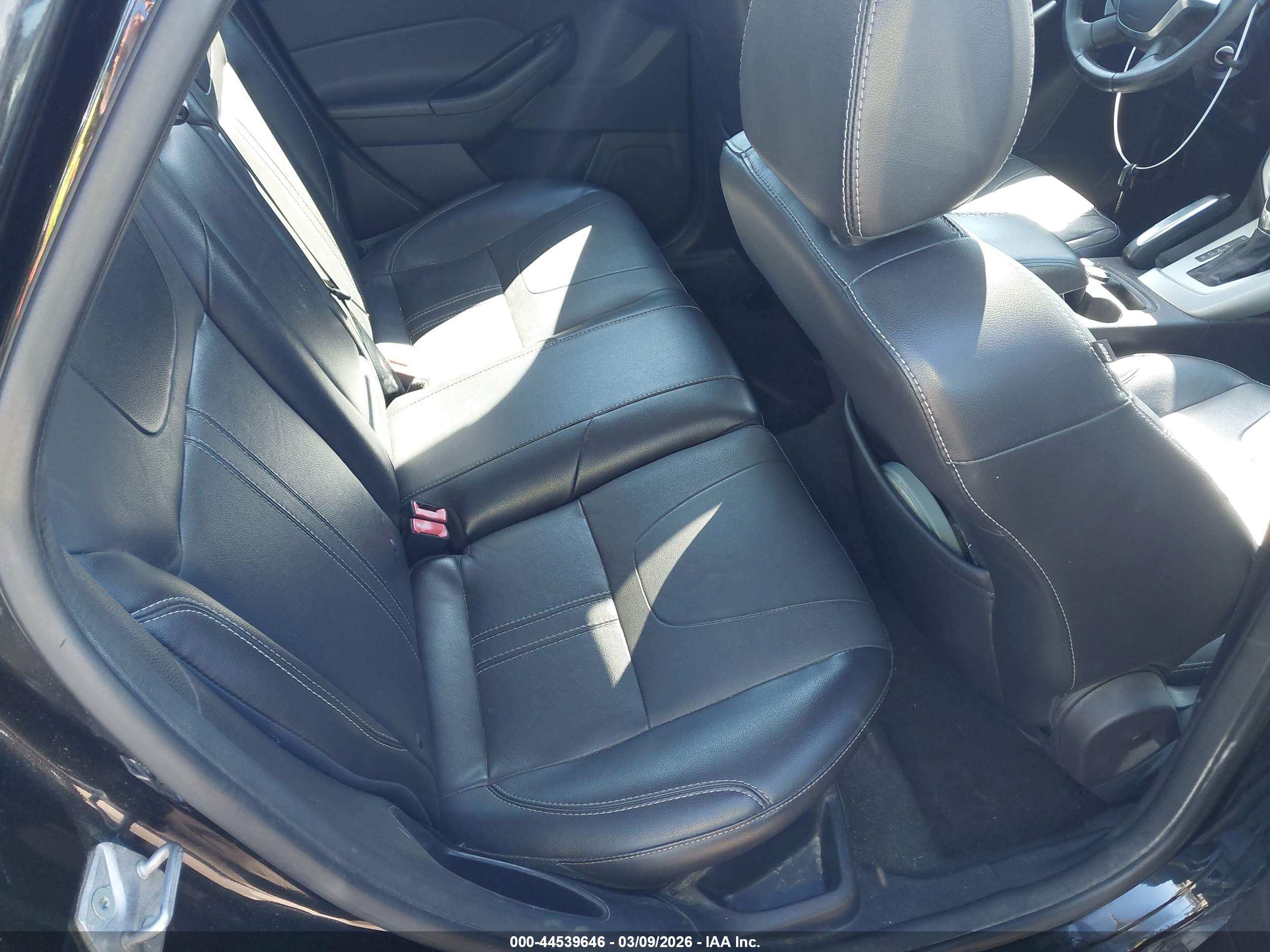 FORD FOCUS image 8