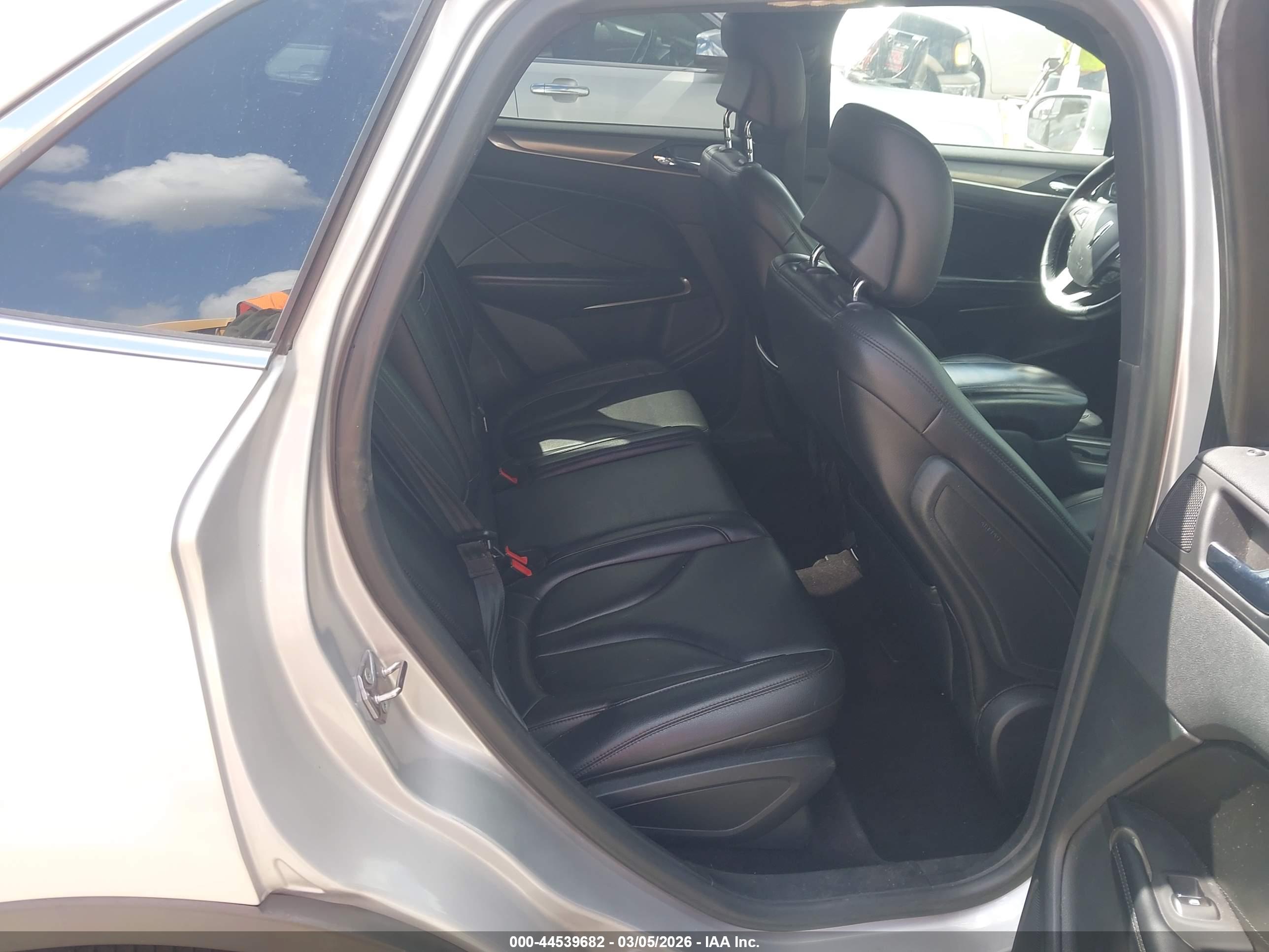 LINCOLN MKC image 8