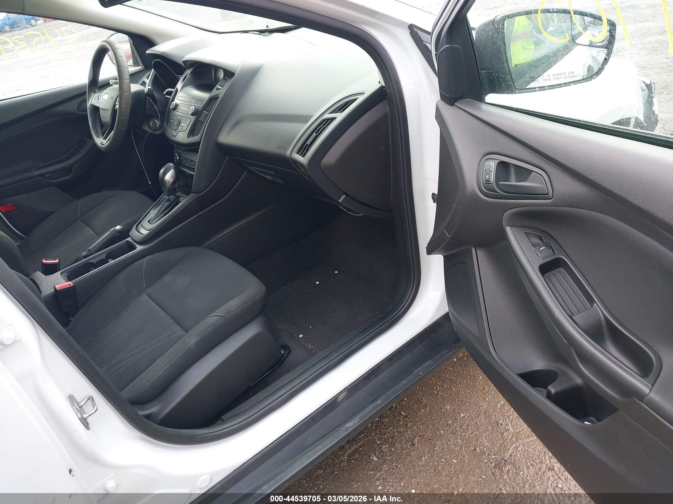 FORD FOCUS image 5