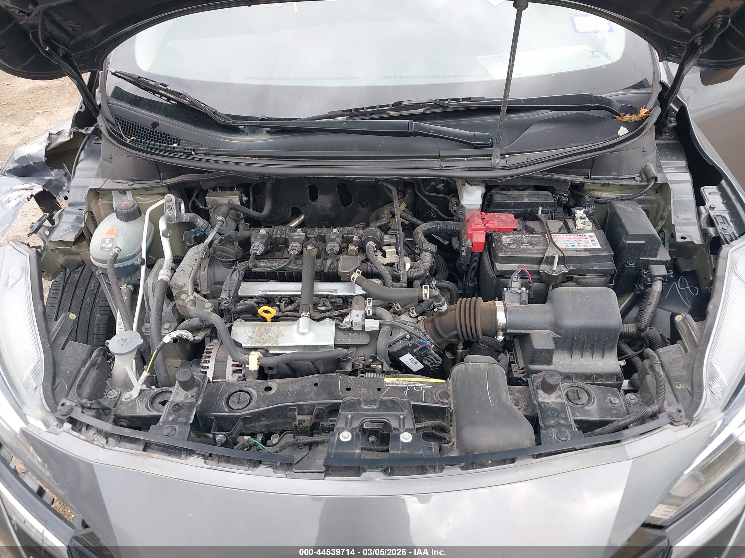 NISSAN VERSA image 10