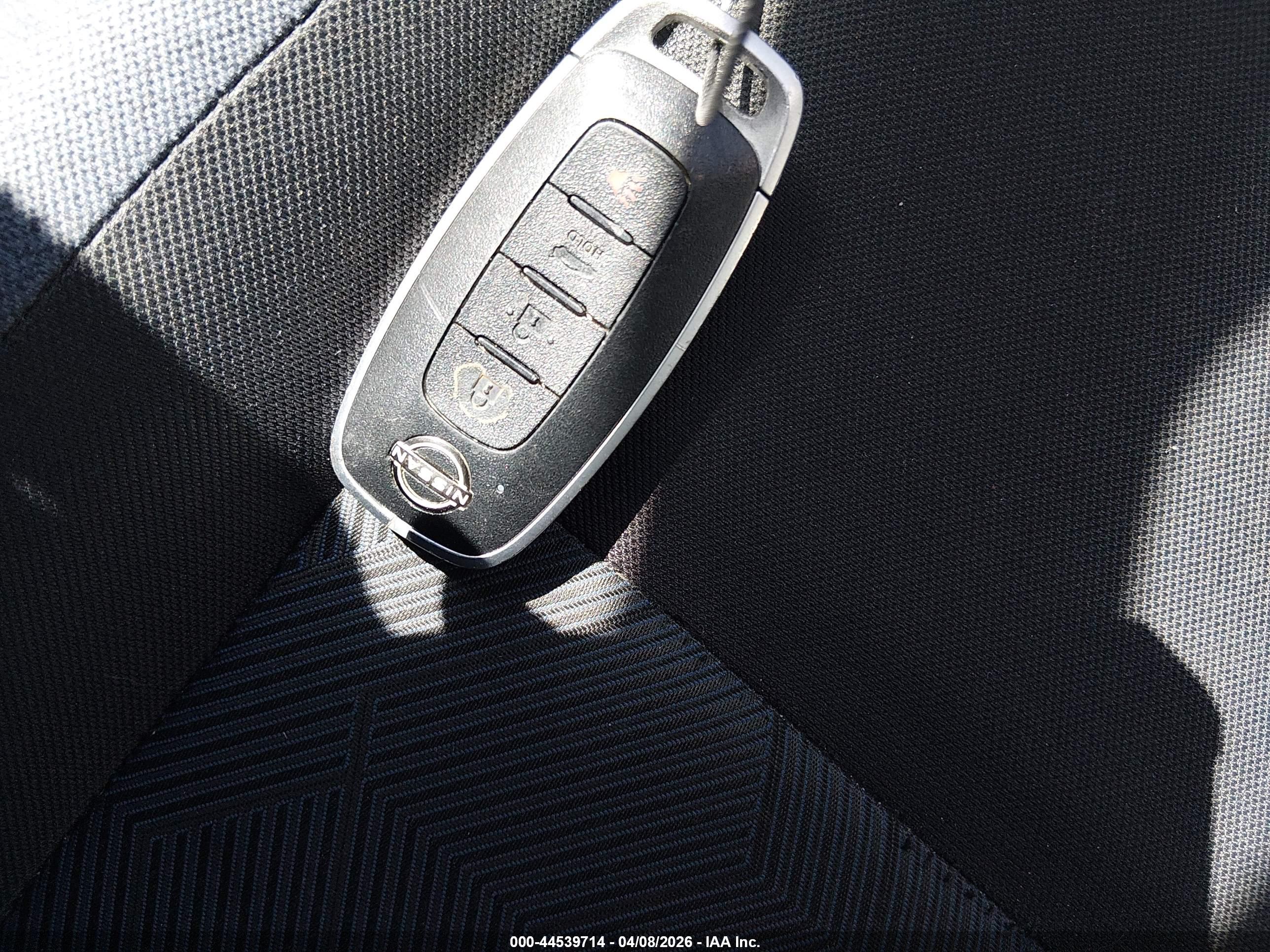 NISSAN VERSA image 11