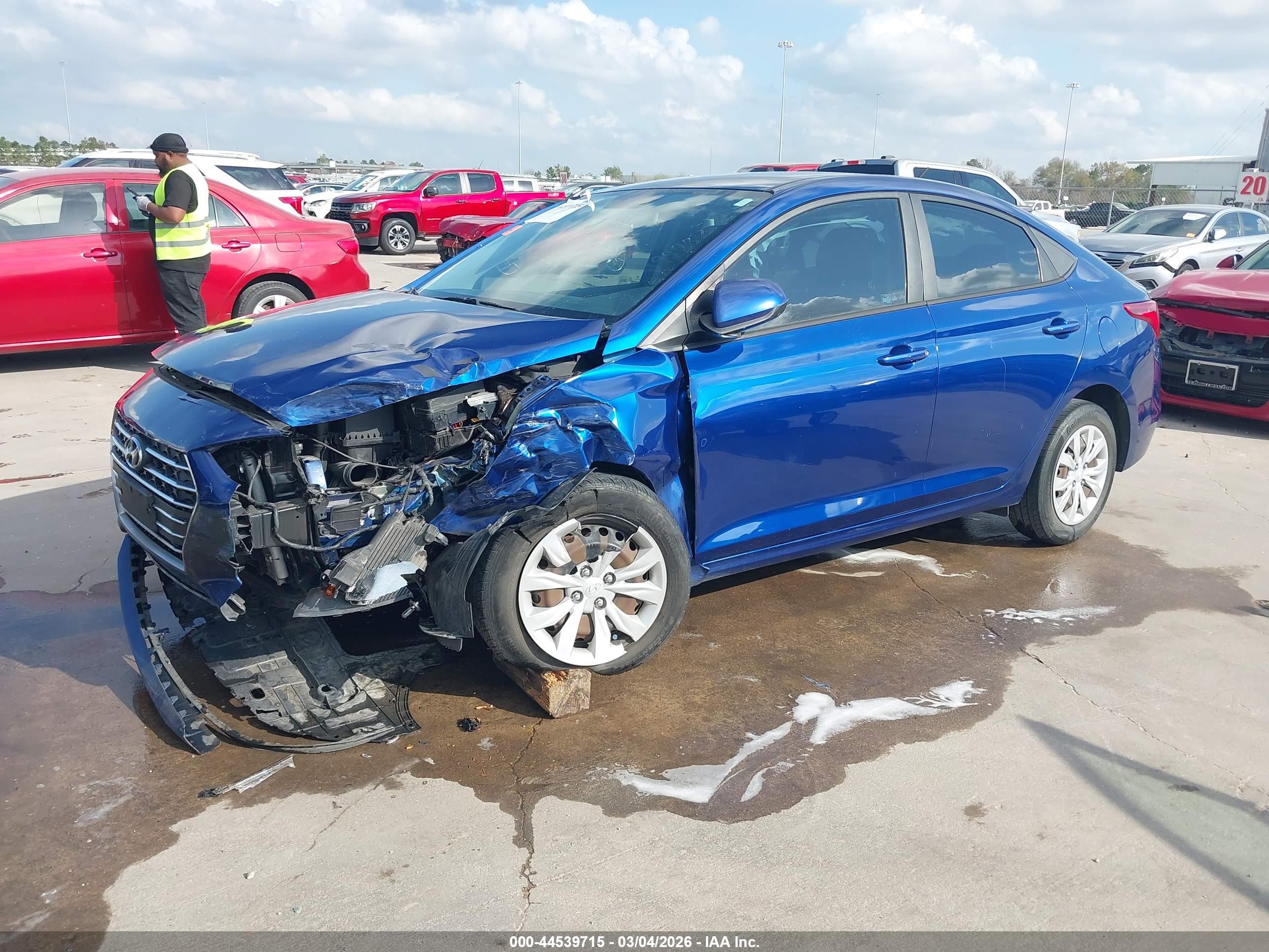 HYUNDAI ACCENT image 2