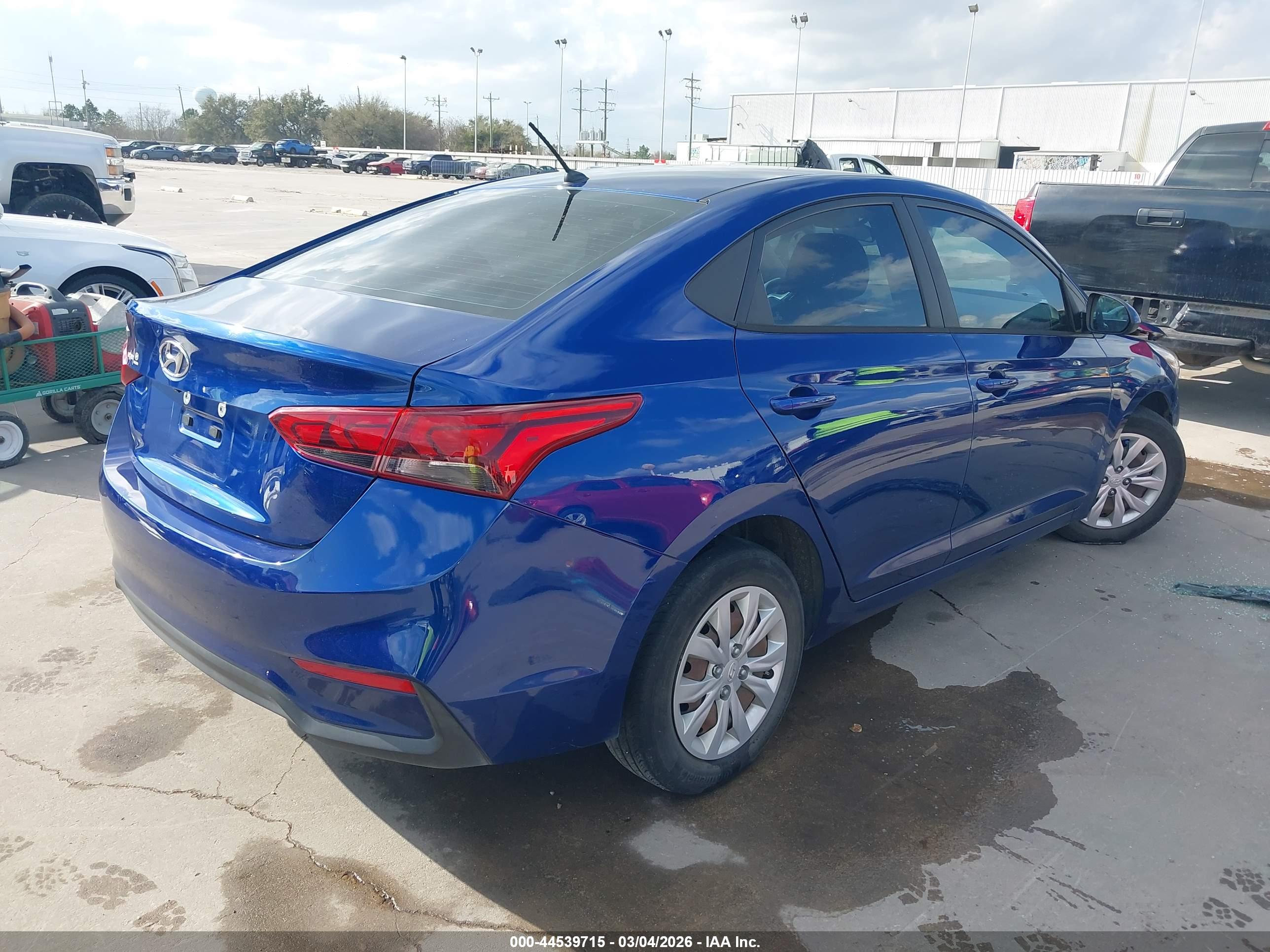 HYUNDAI ACCENT image 4