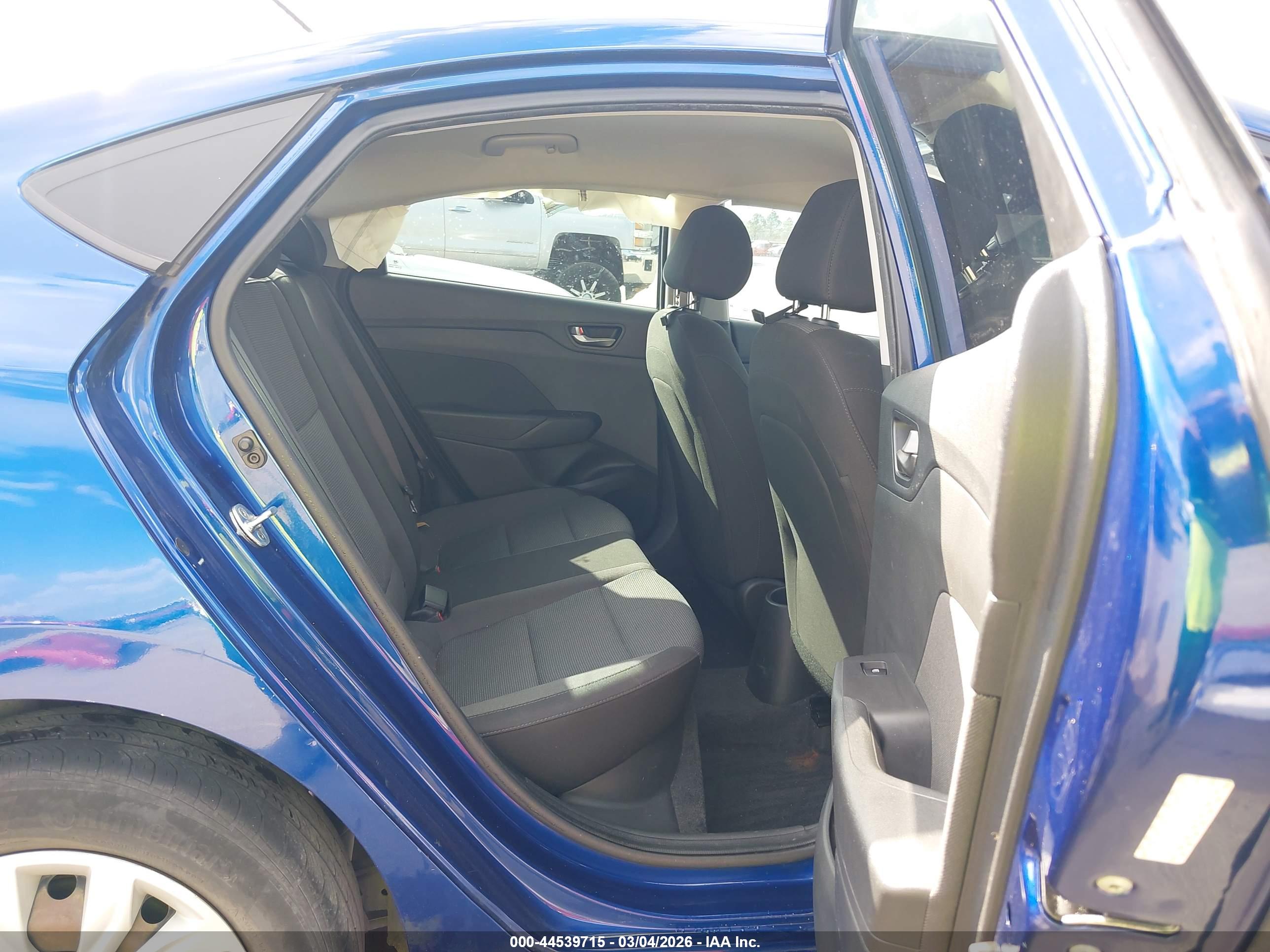 HYUNDAI ACCENT image 8