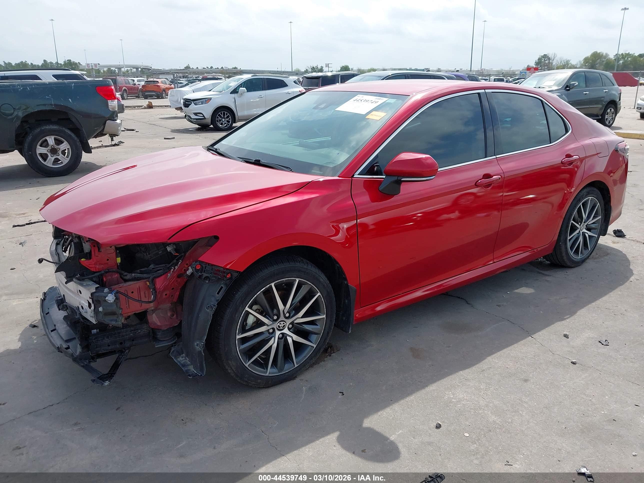 TOYOTA CAMRY image 2