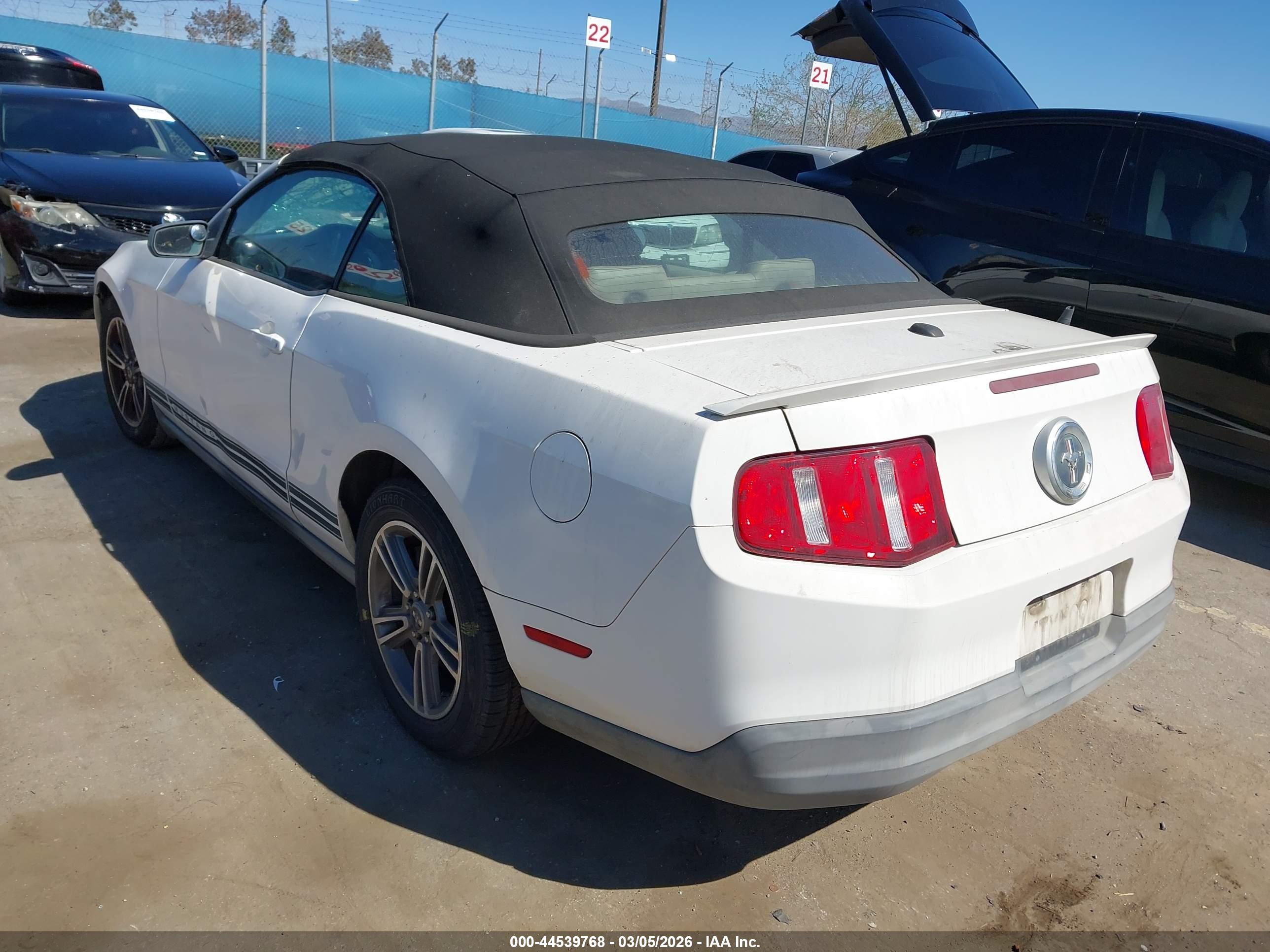 FORD MUSTANG image 3