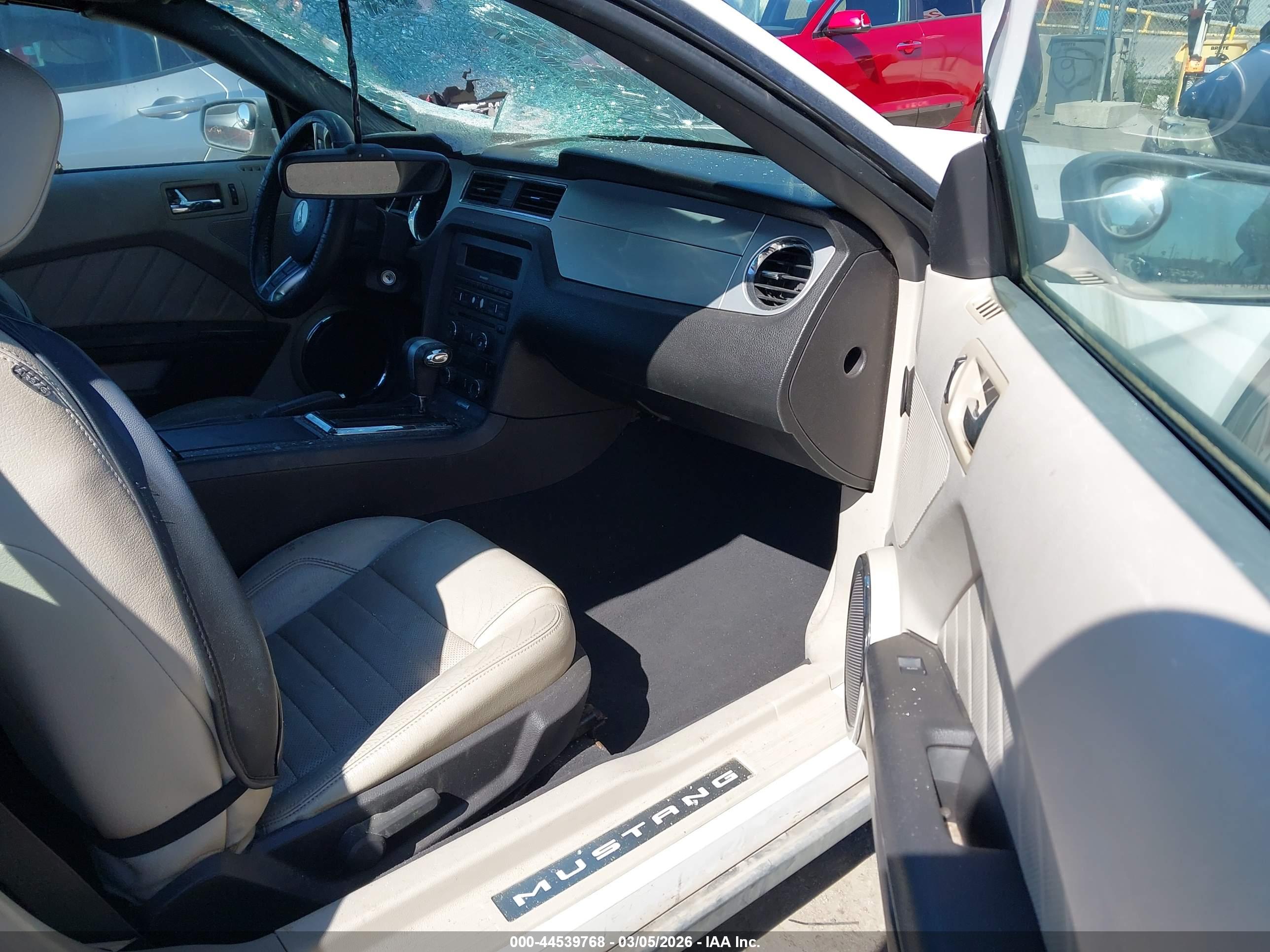 FORD MUSTANG image 5