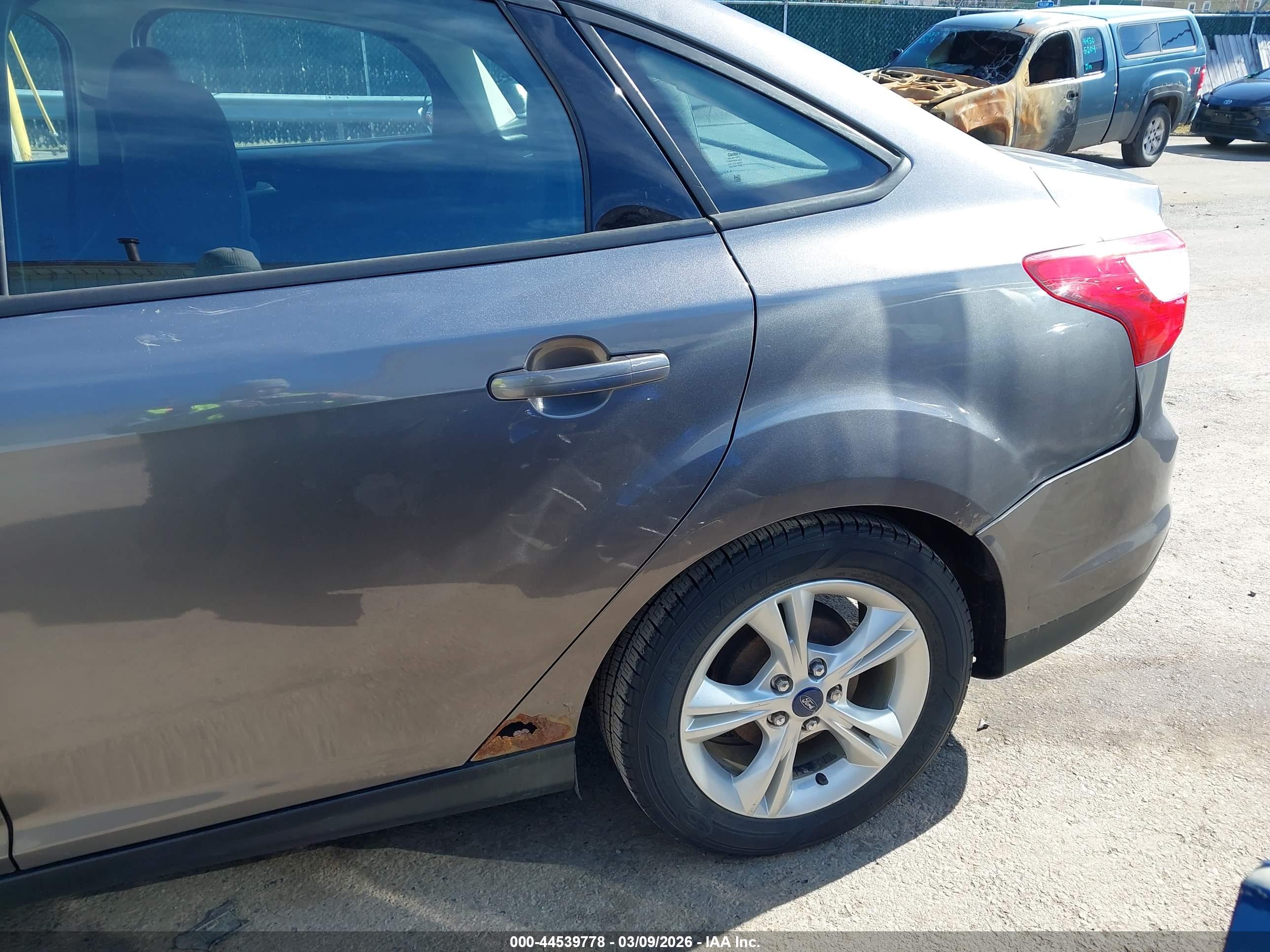 FORD FOCUS image 6