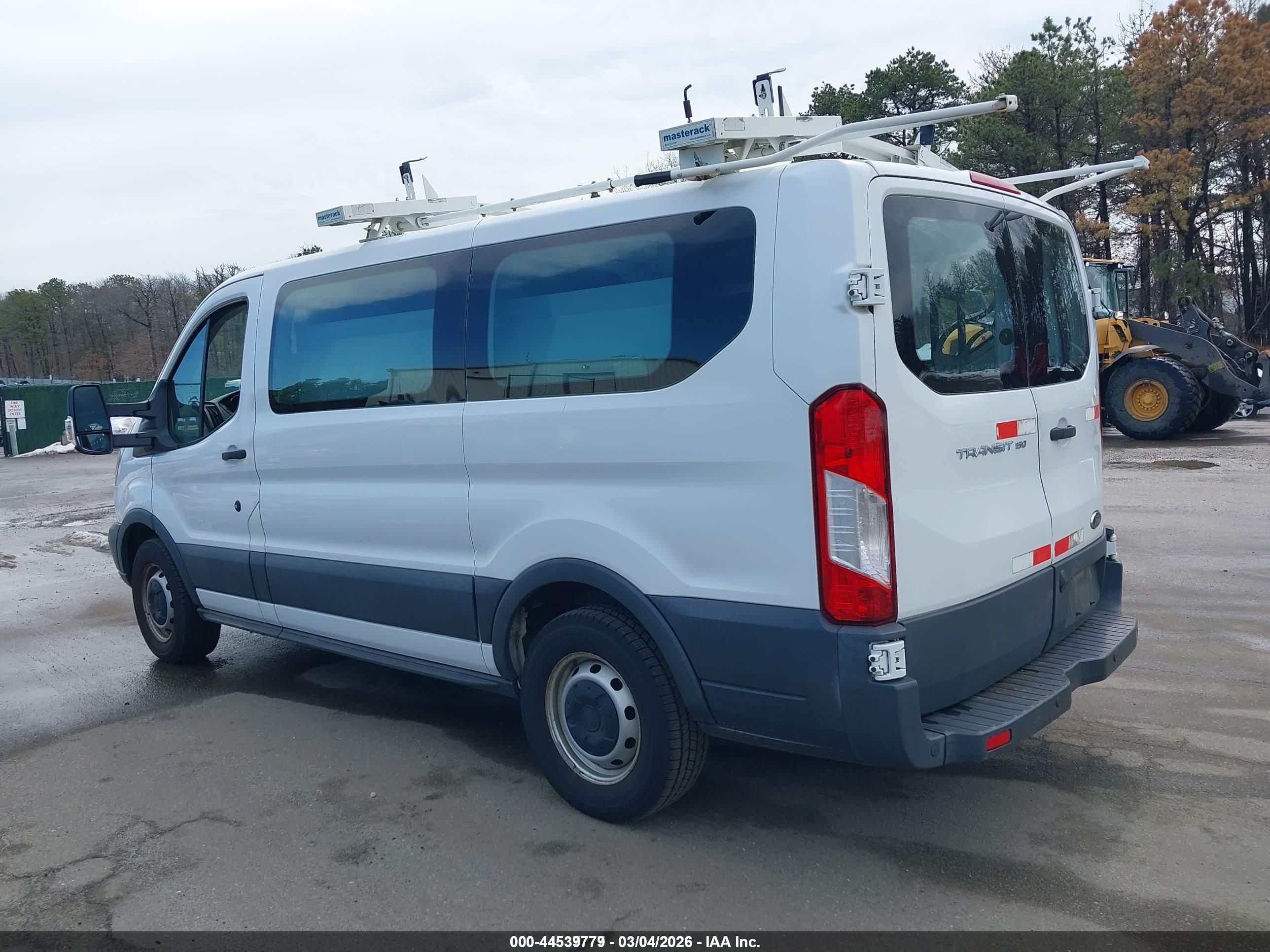 FORD TRANSIT-150 image 3