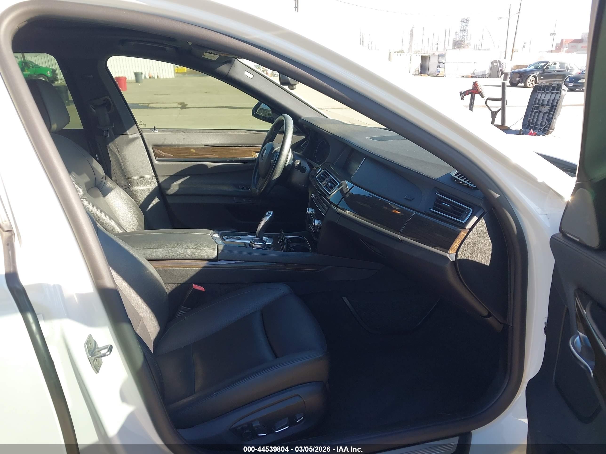 BMW 740I image 5
