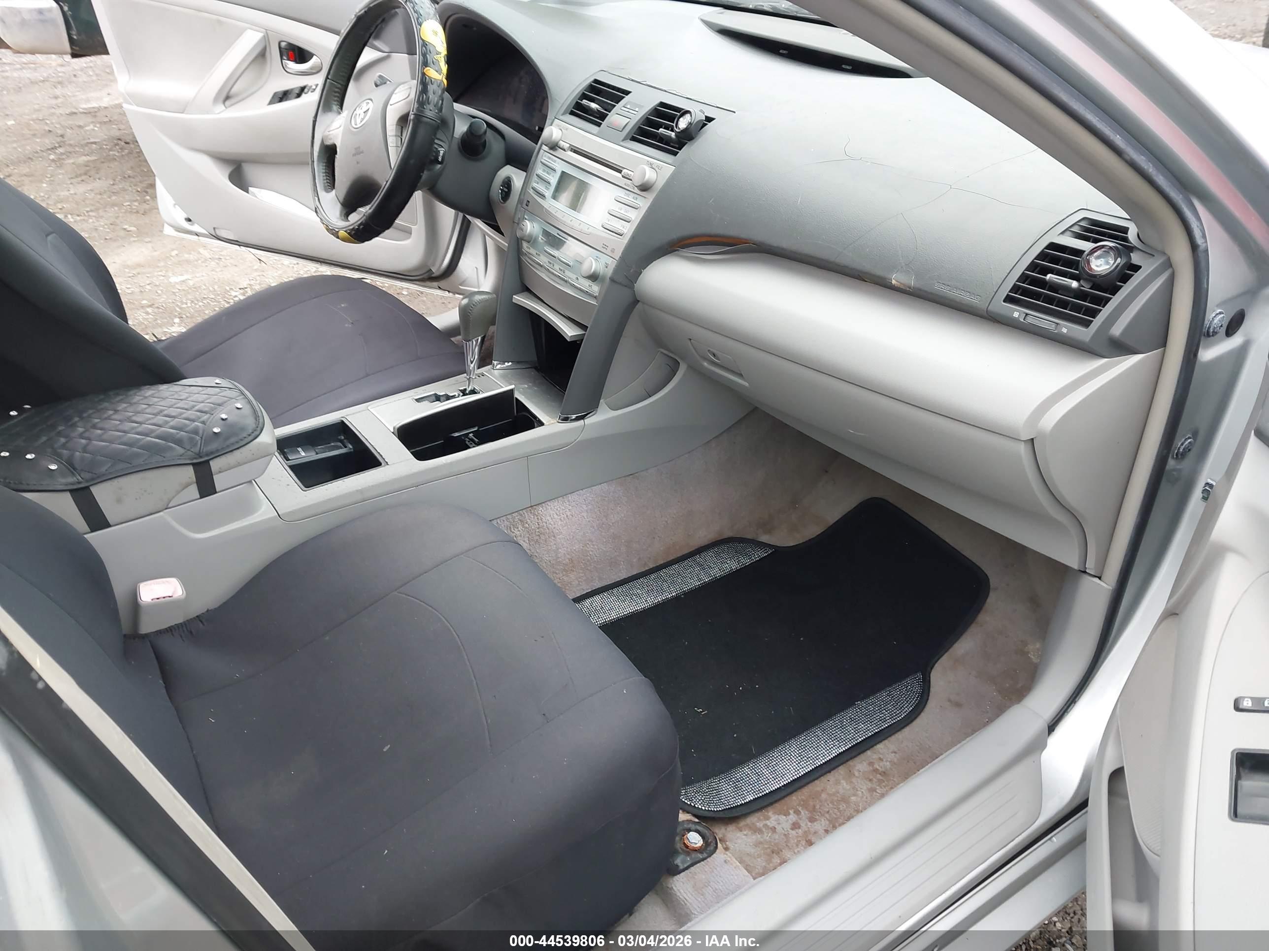 TOYOTA CAMRY image 5