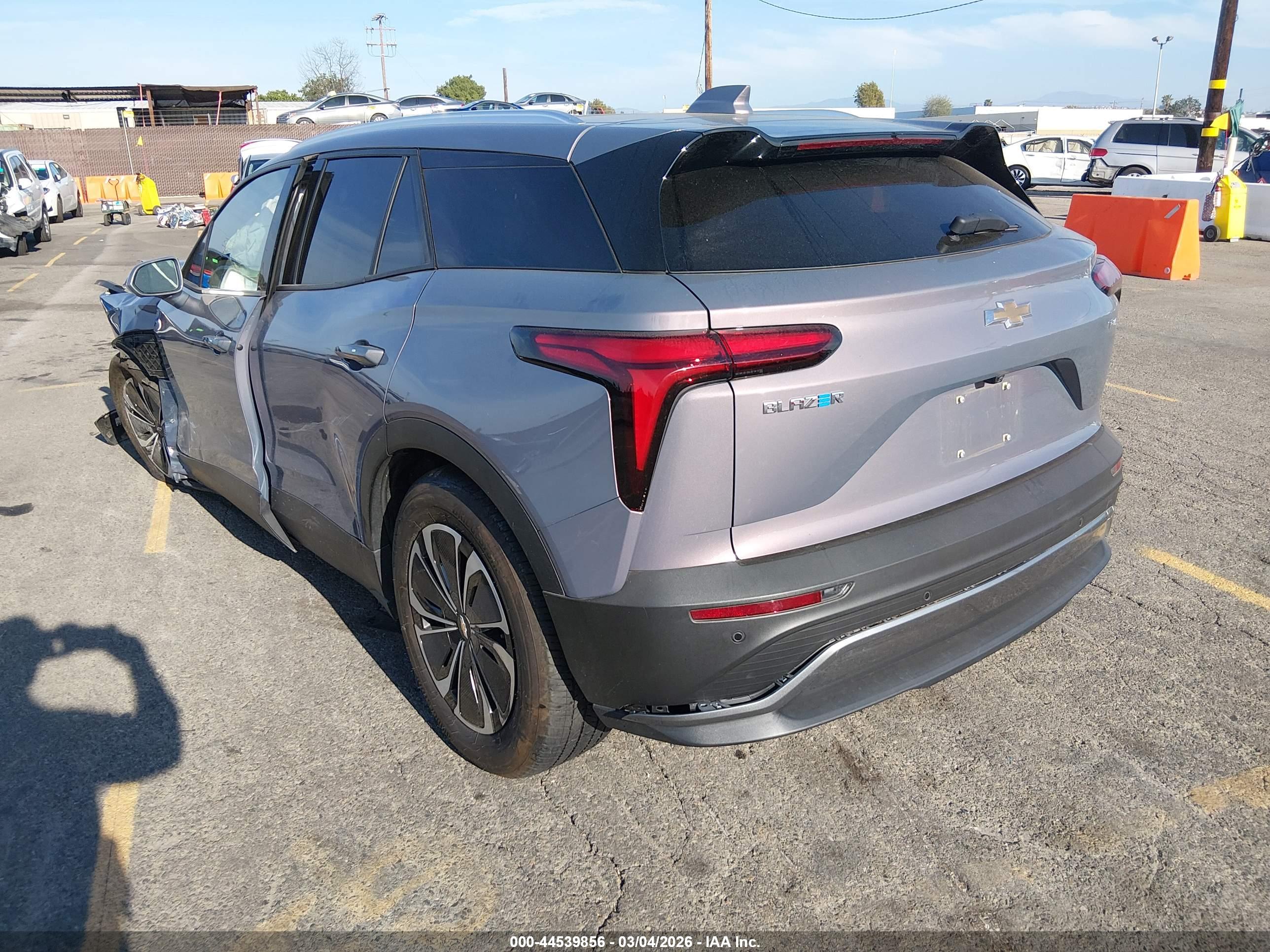 CHEVROLET BLAZER image 3