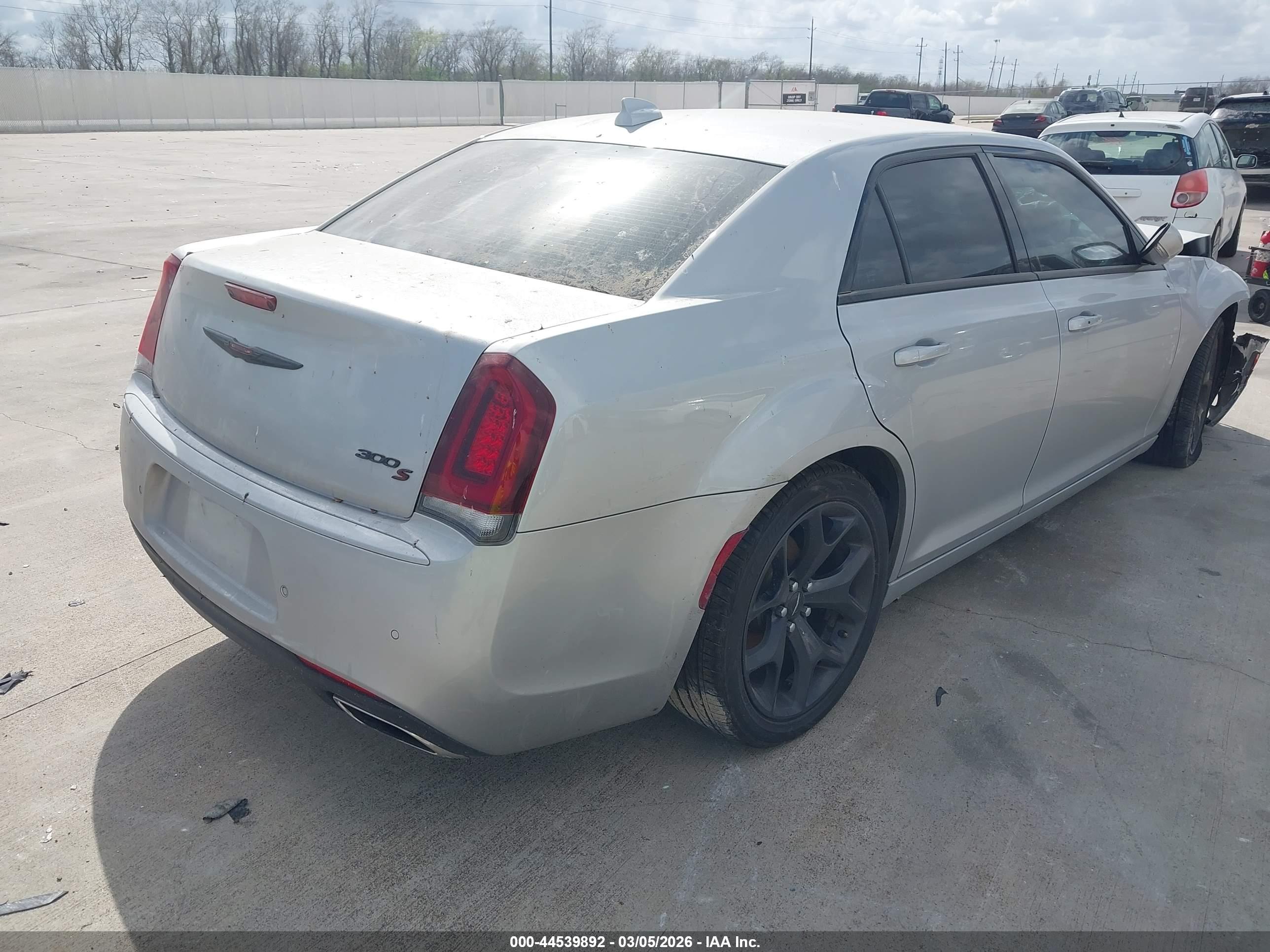 CHRYSLER 300 image 4