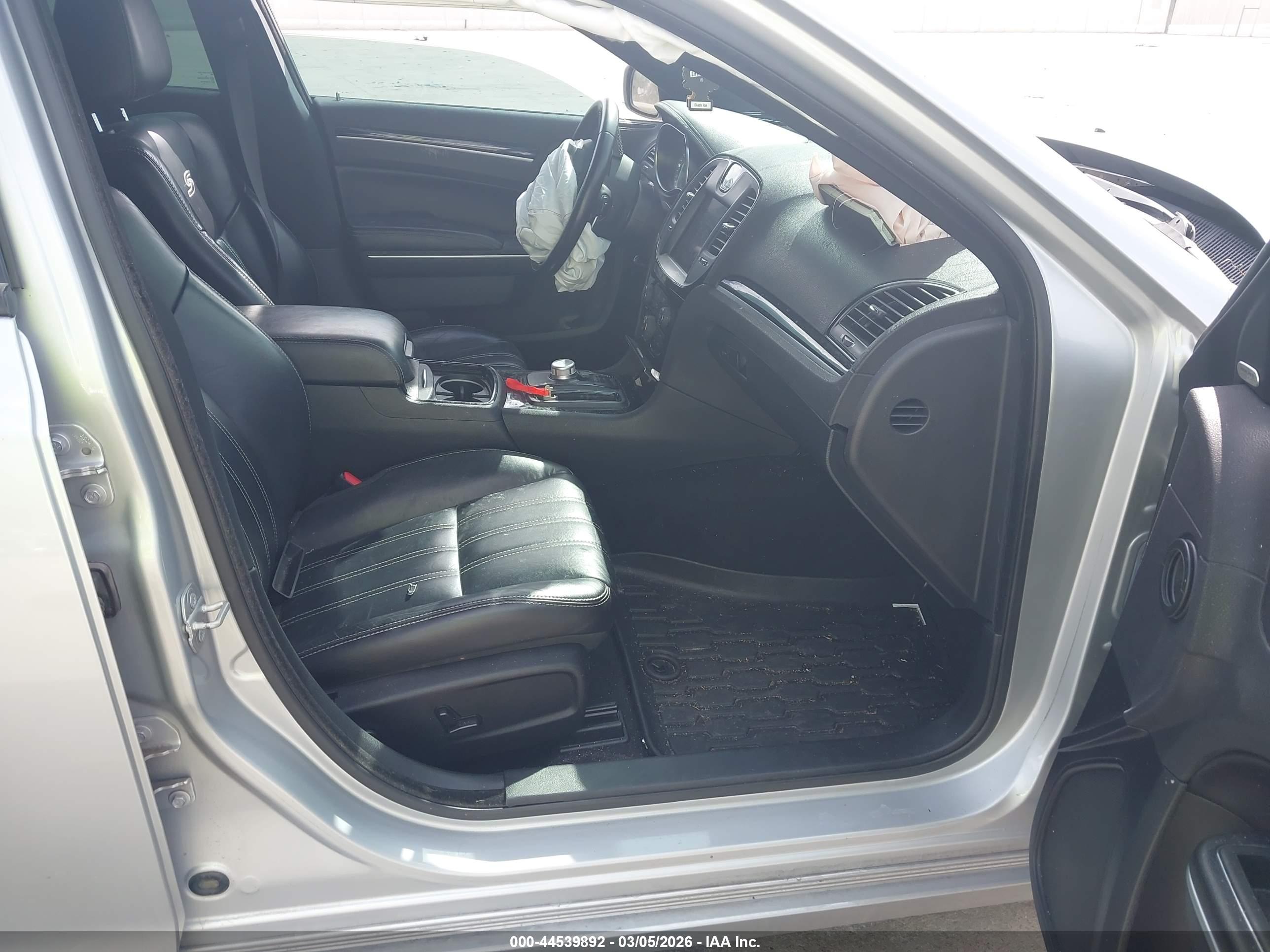 CHRYSLER 300 image 5