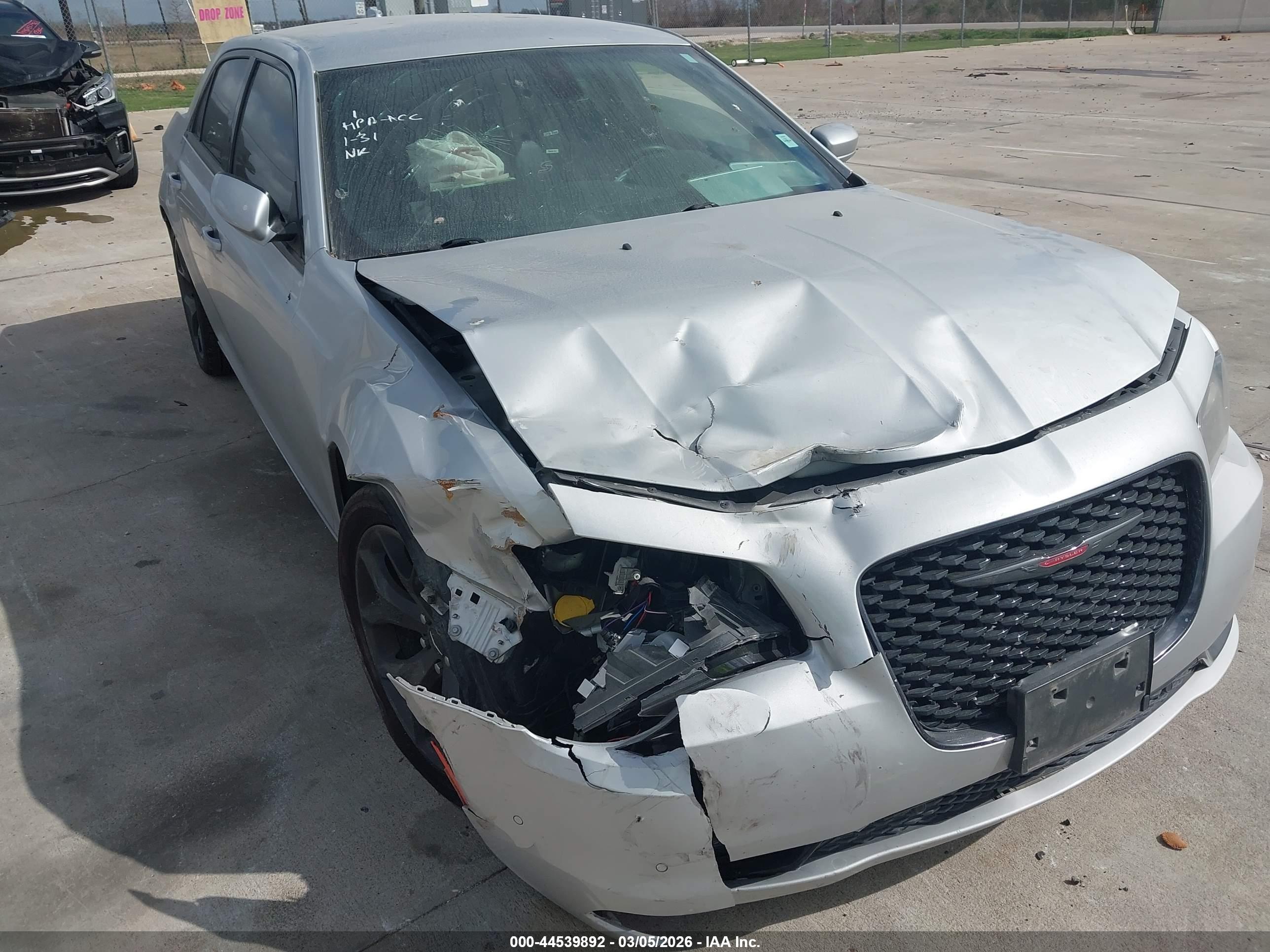 CHRYSLER 300 image 6