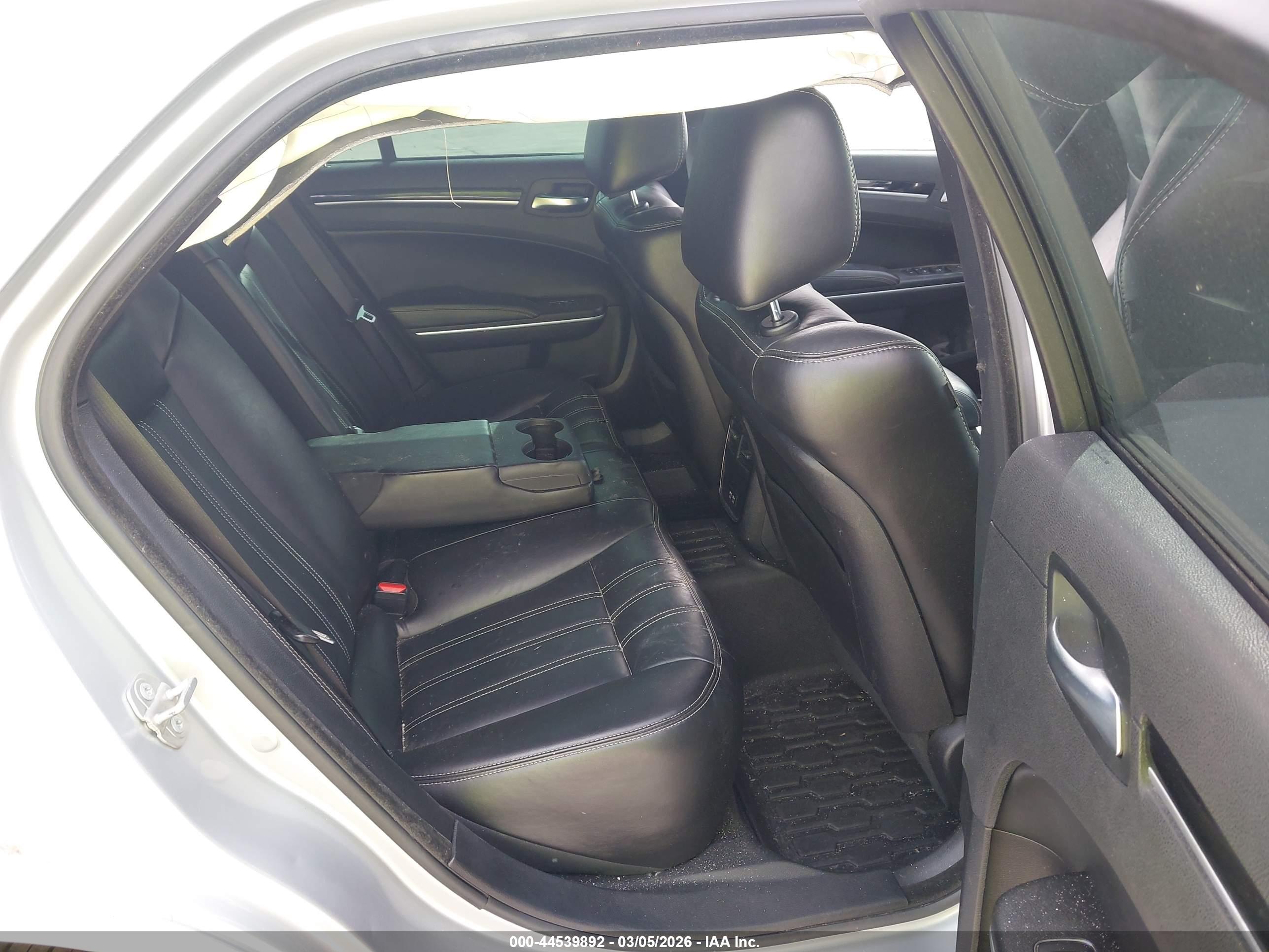 CHRYSLER 300 image 8