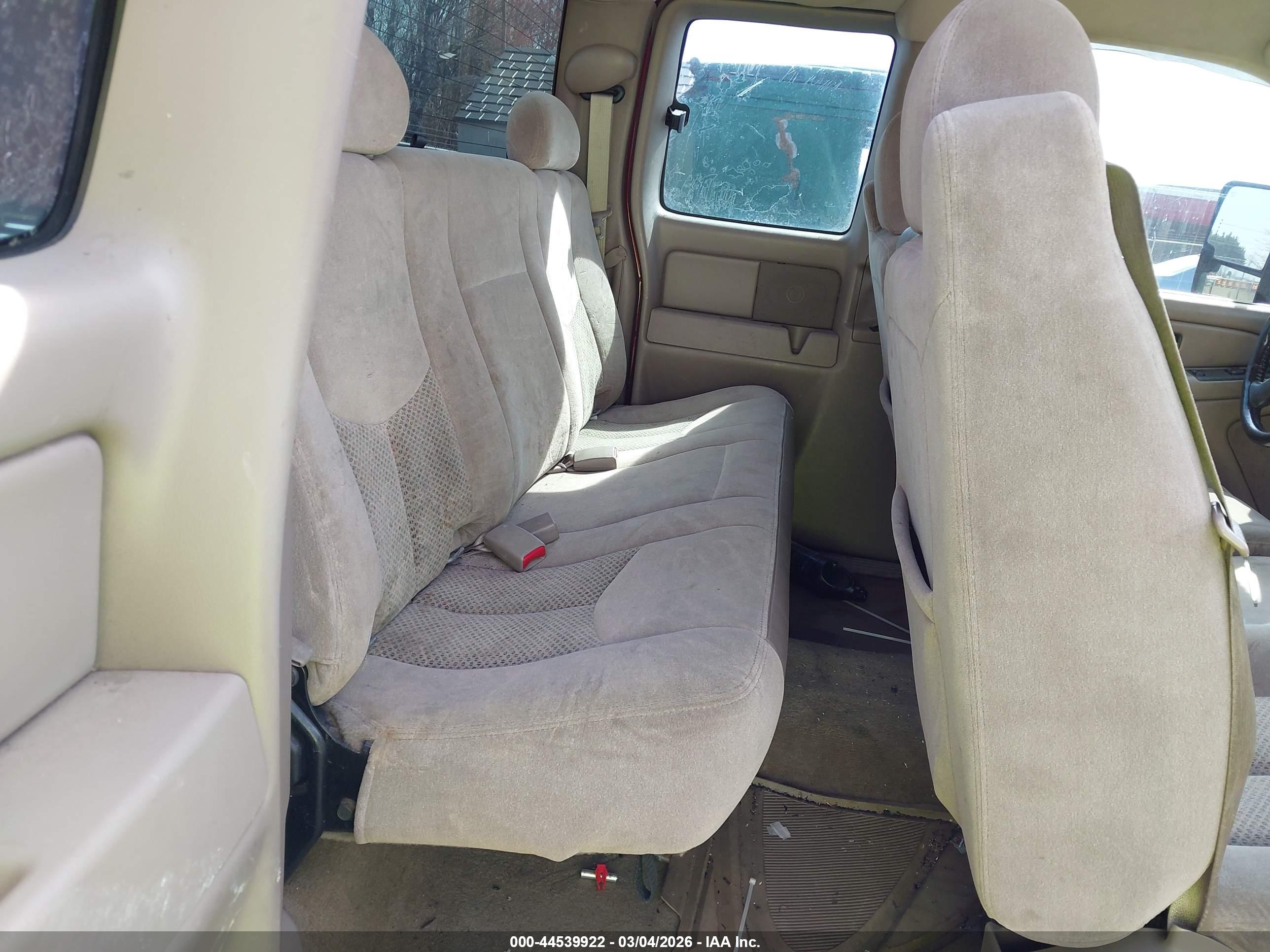 CHEVROLET SILVERADO image 8