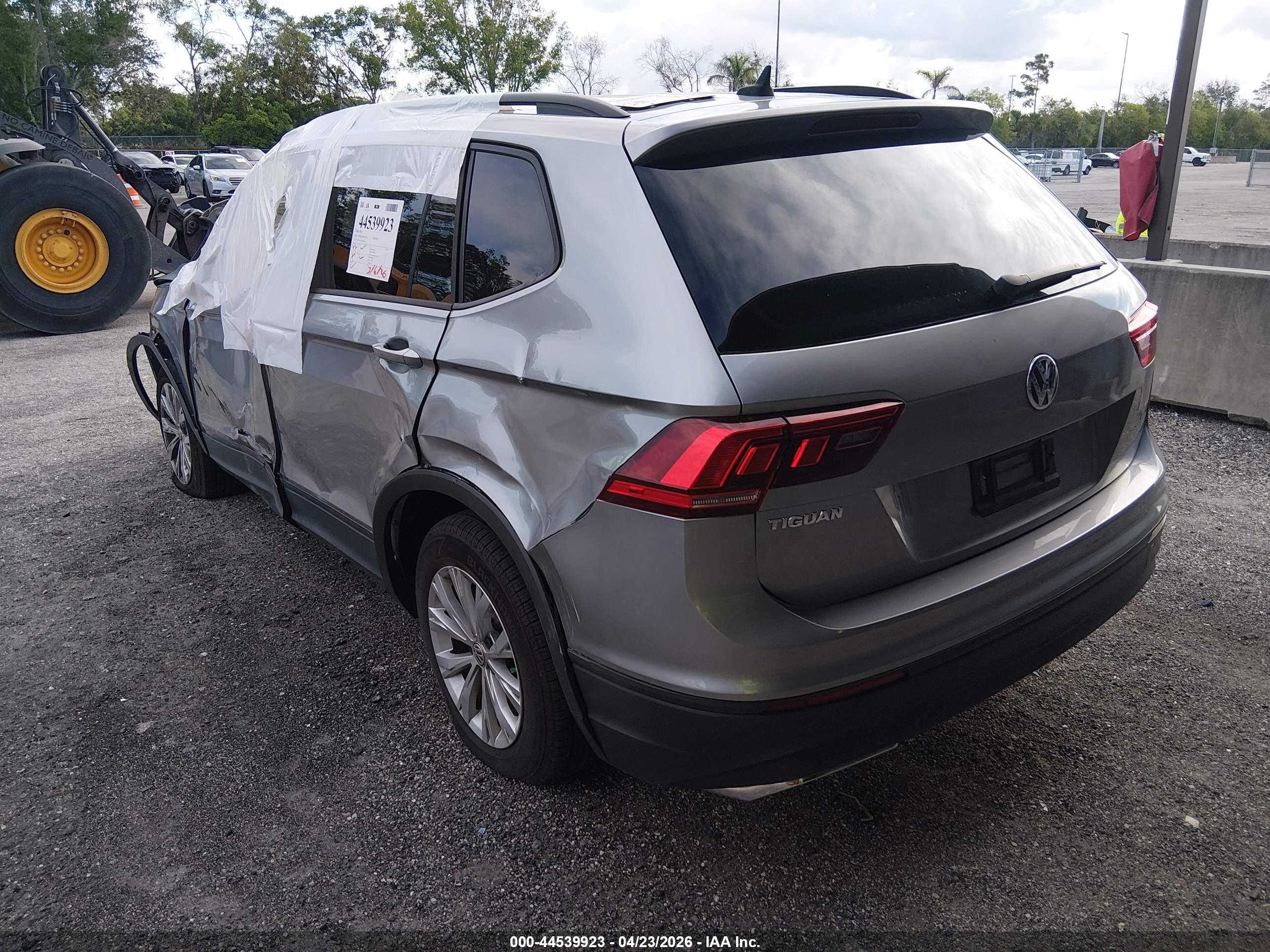 VOLKSWAGEN TIGUAN image 3