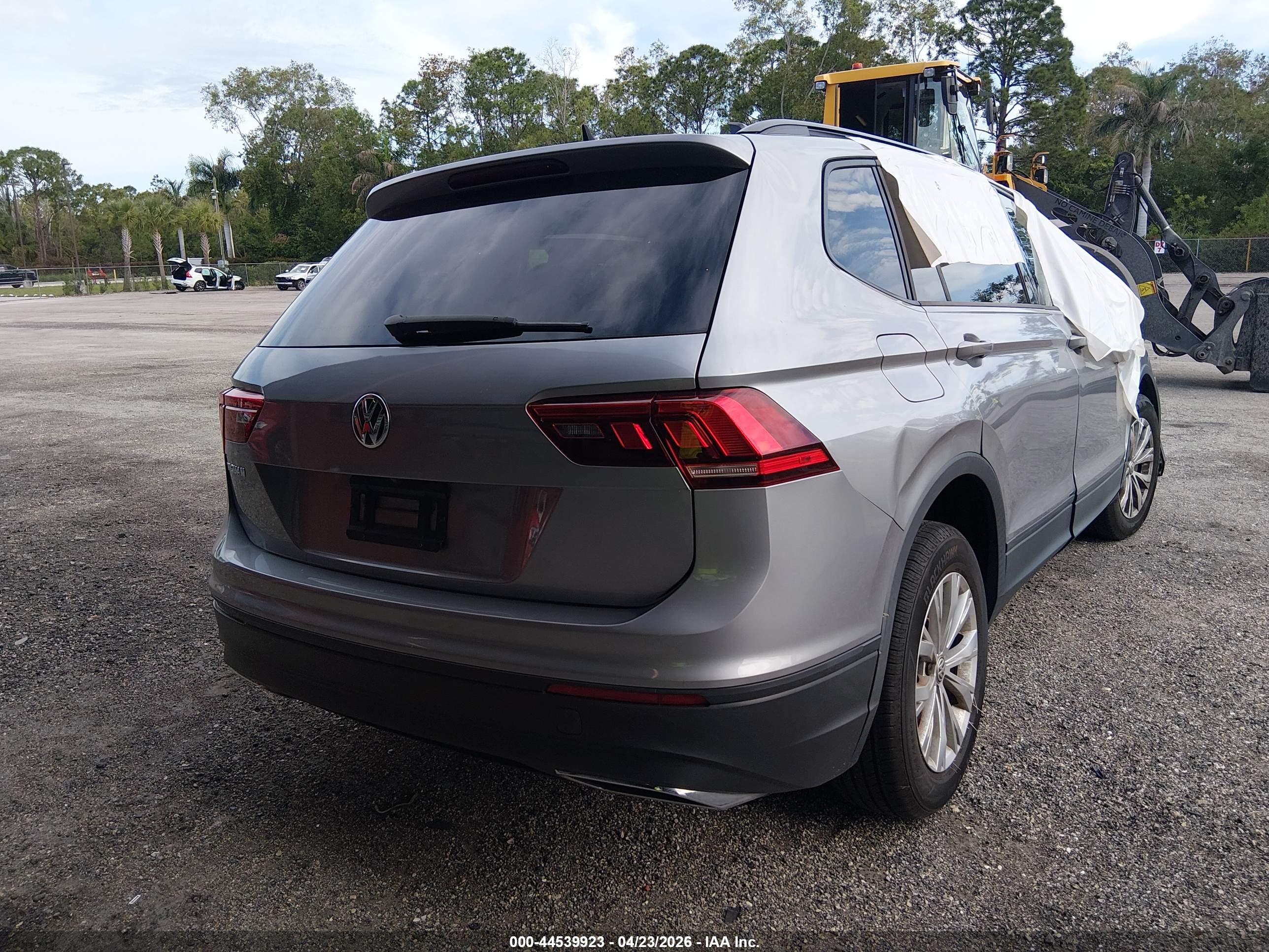 VOLKSWAGEN TIGUAN image 4