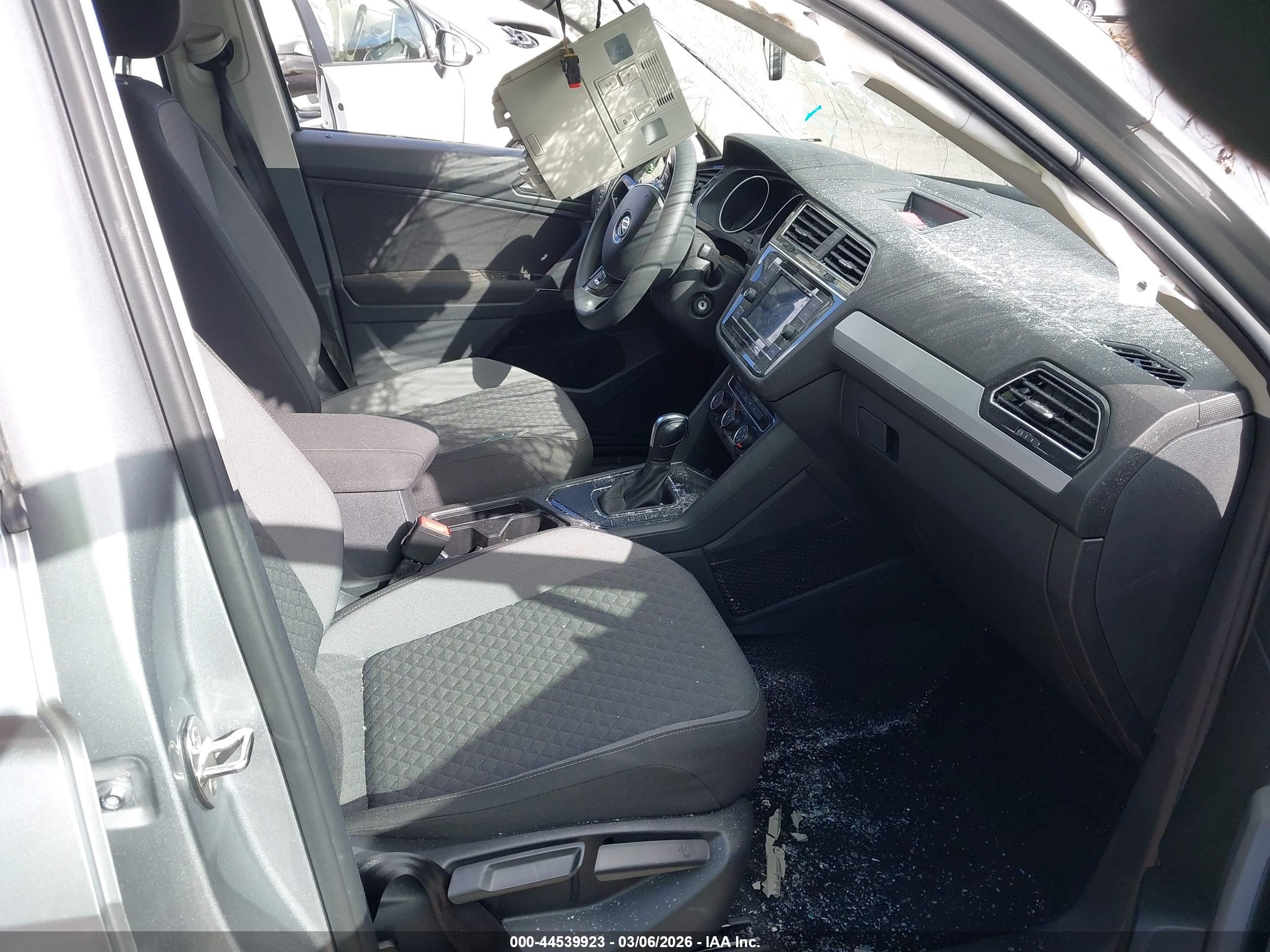 VOLKSWAGEN TIGUAN image 5