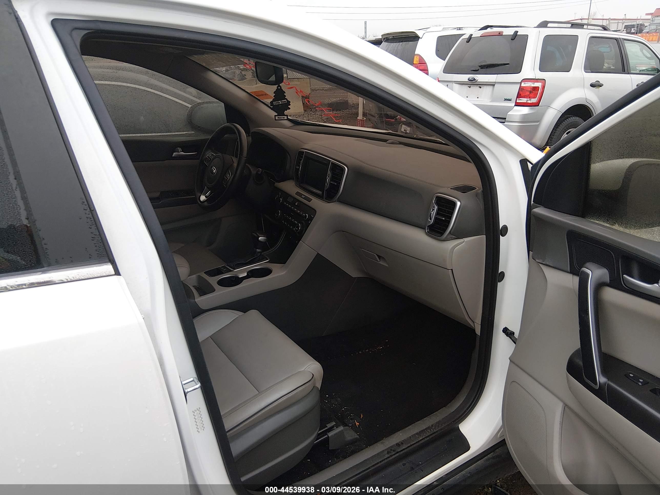 KIA SPORTAGE image 5