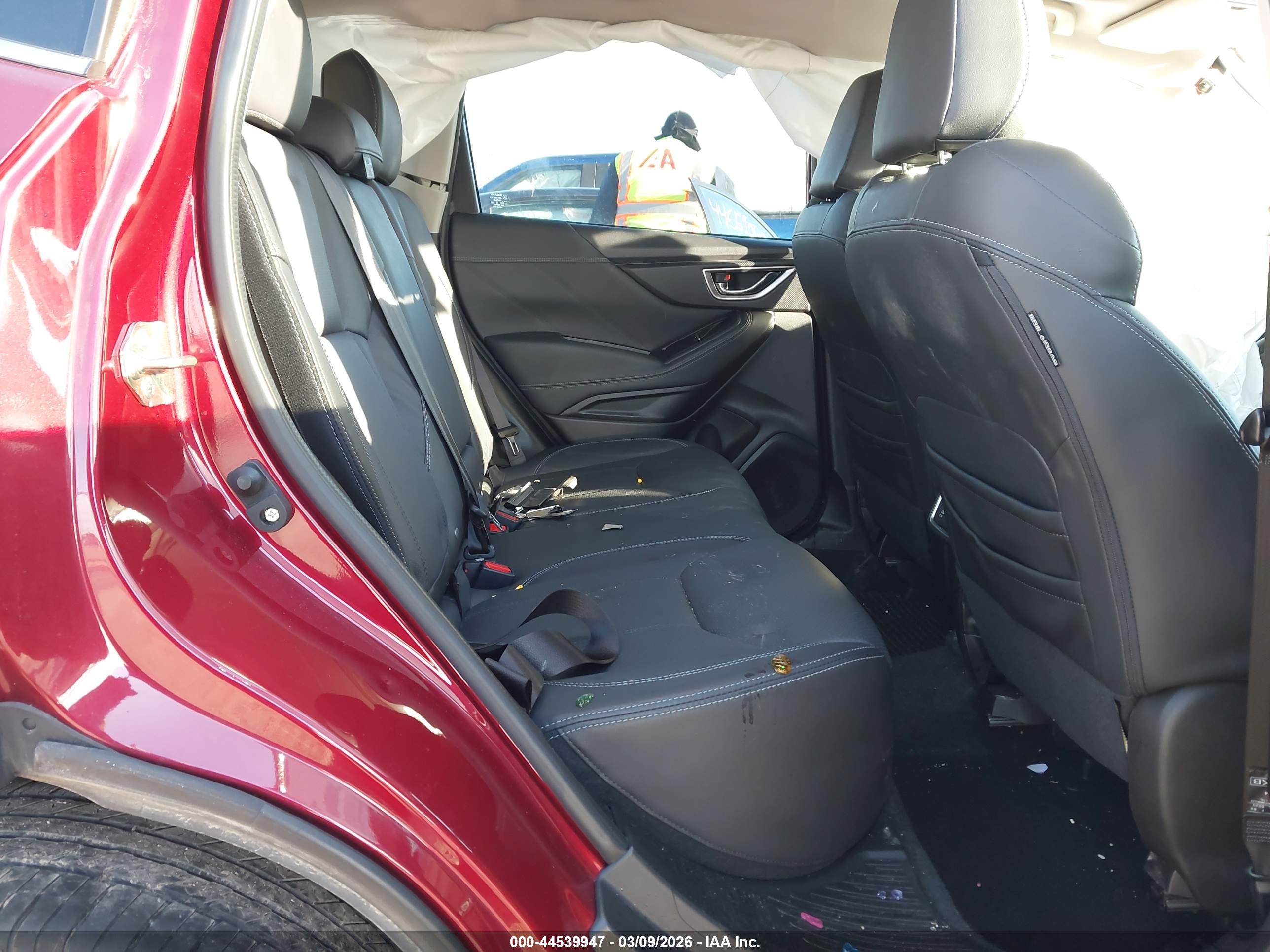 SUBARU FORESTER image 8