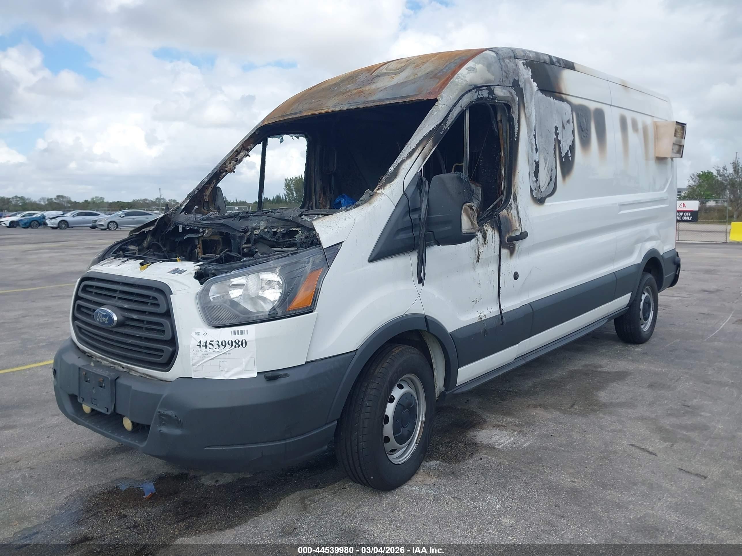 FORD TRANSIT-250 image 2