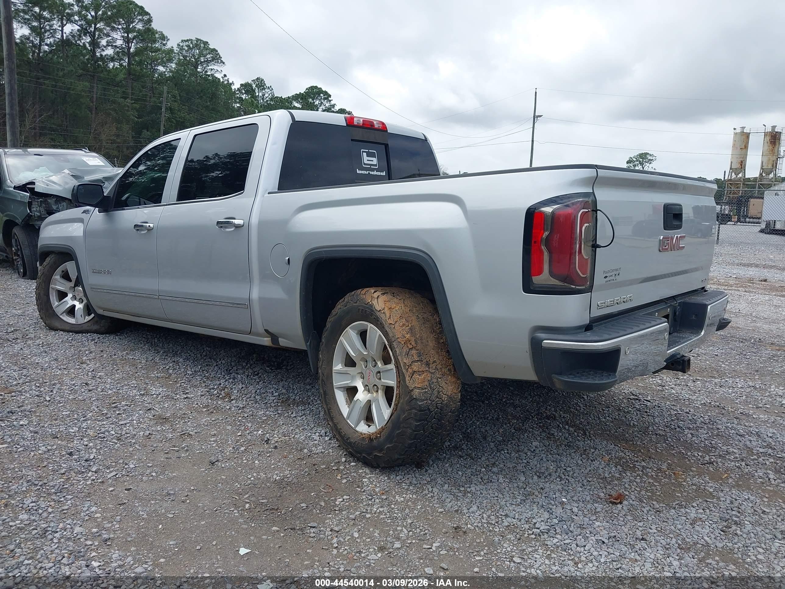 GMC SIERRA image 3
