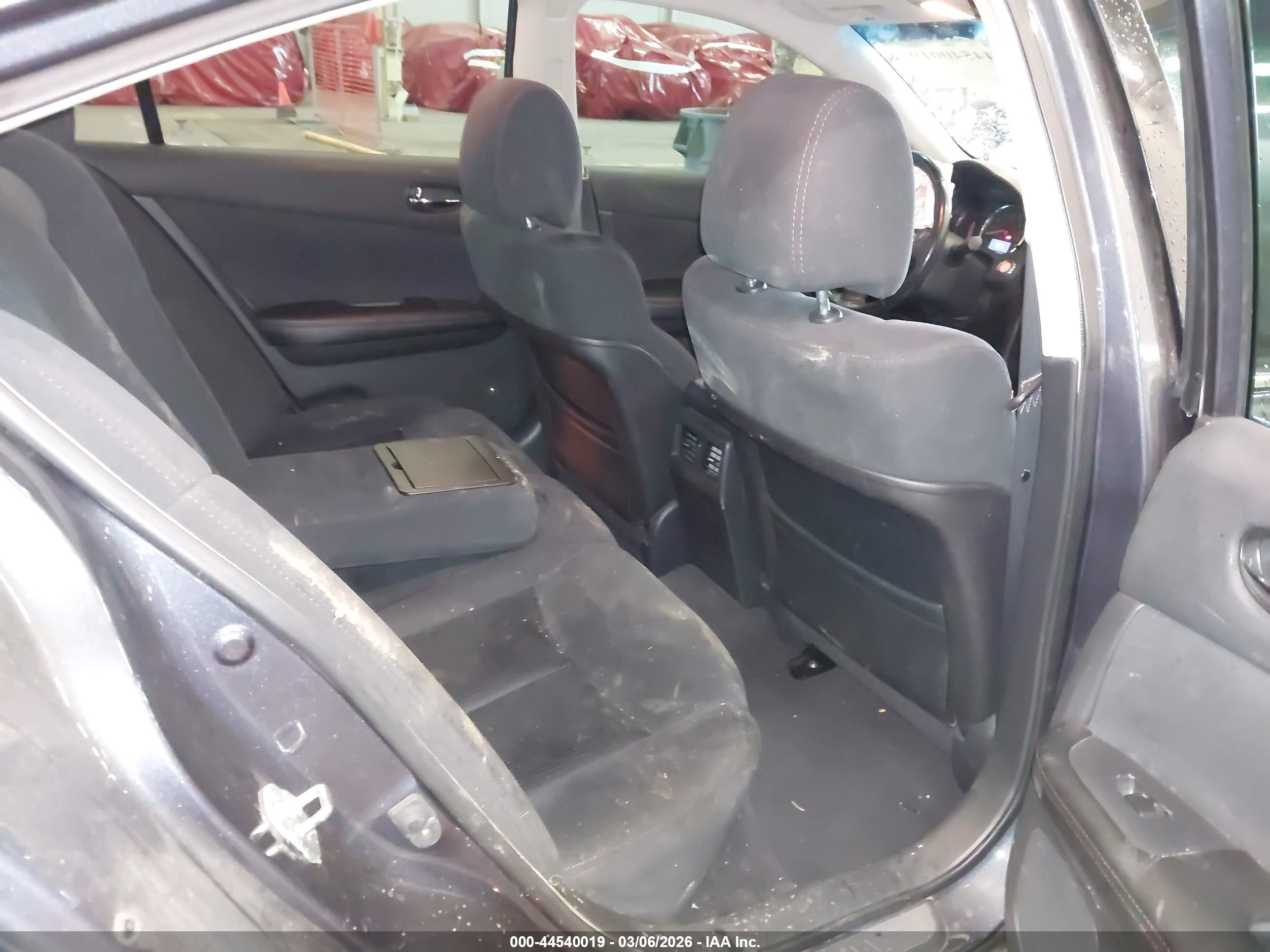 NISSAN MAXIMA image 8
