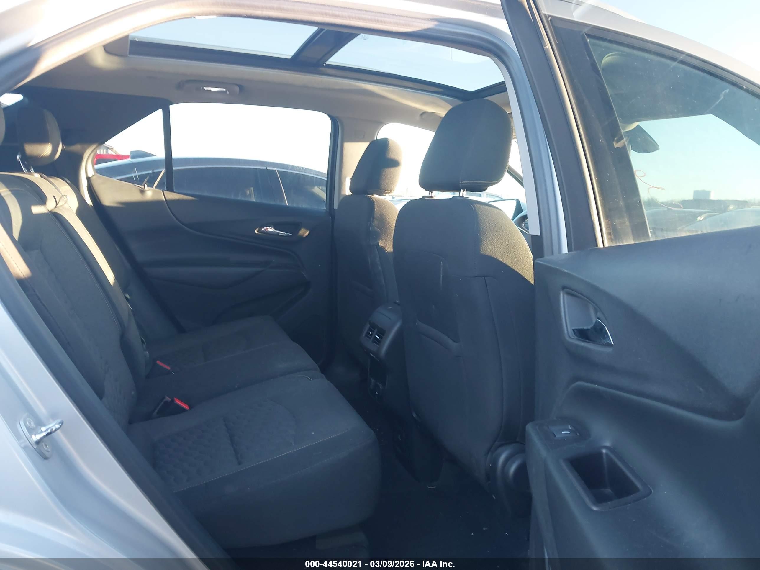 CHEVROLET EQUINOX image 8