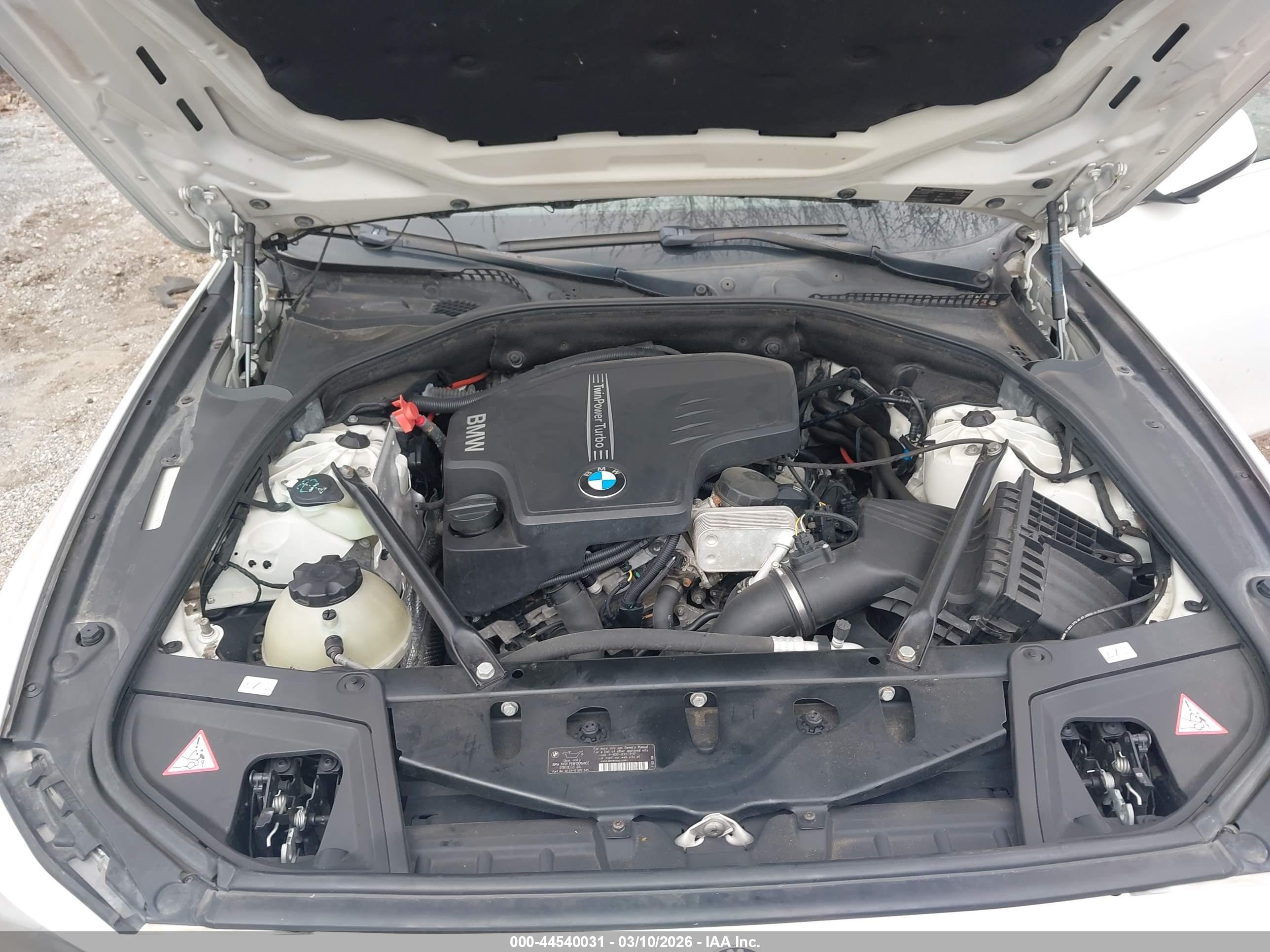 BMW 528I image 10