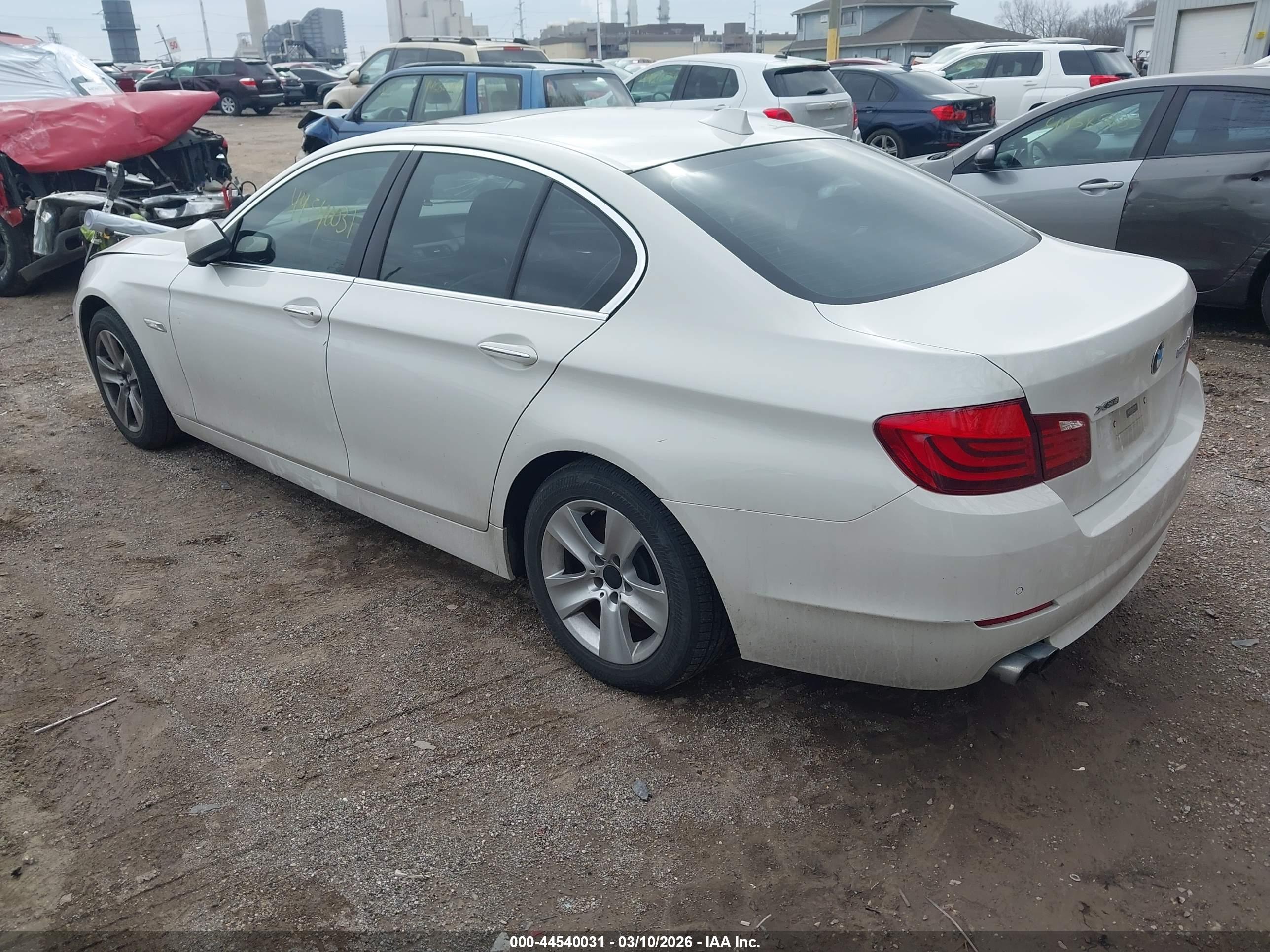 BMW 528I image 3