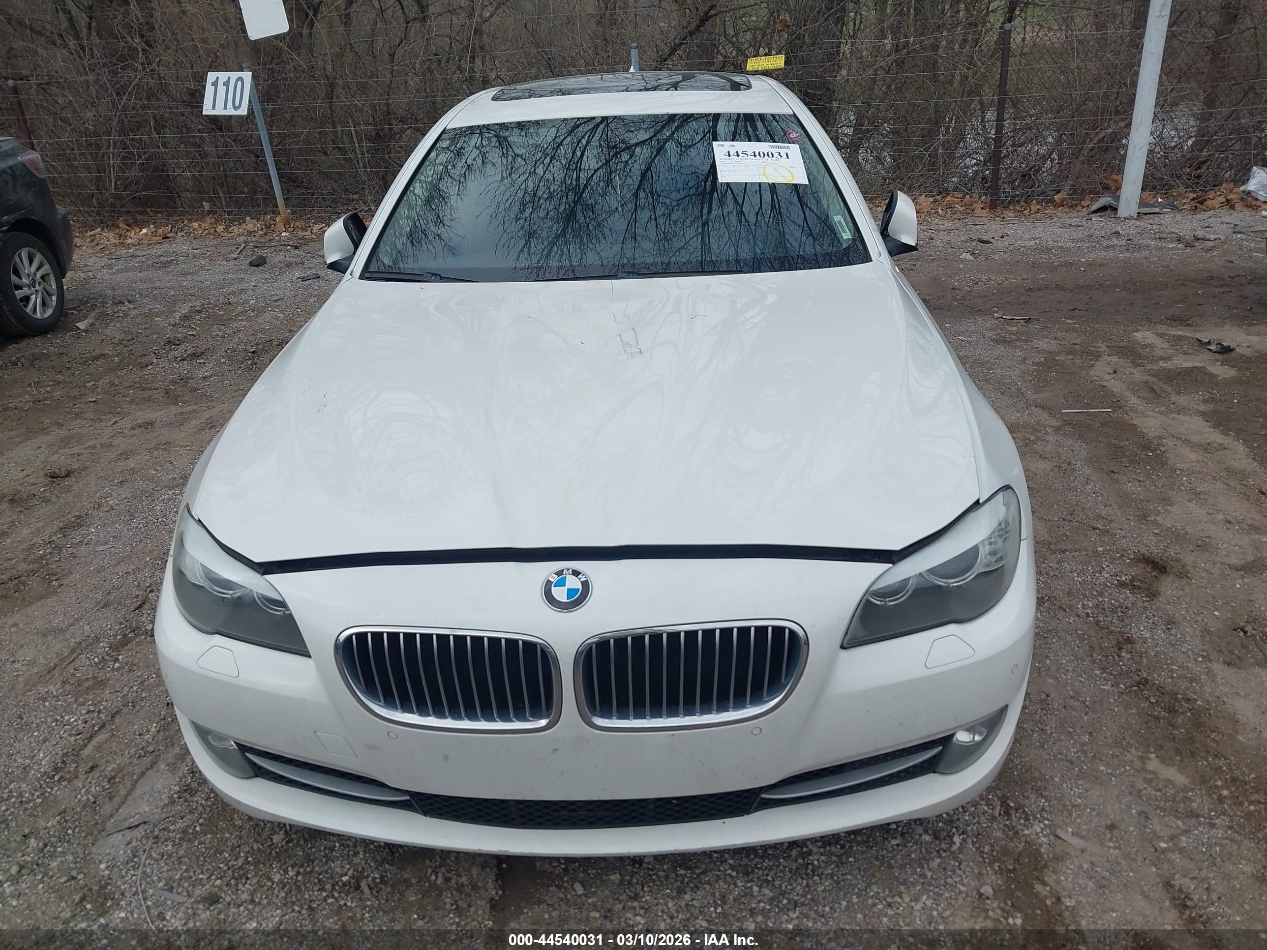 BMW 528I image 6