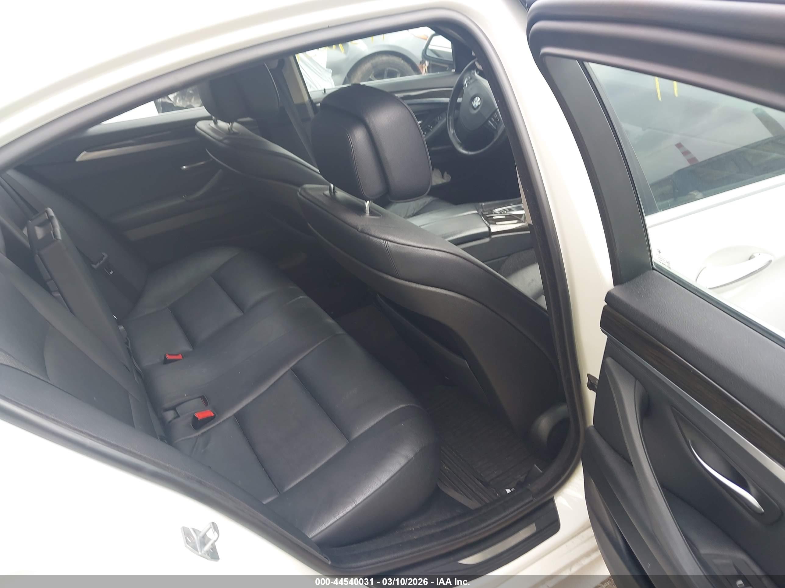 BMW 528I image 8