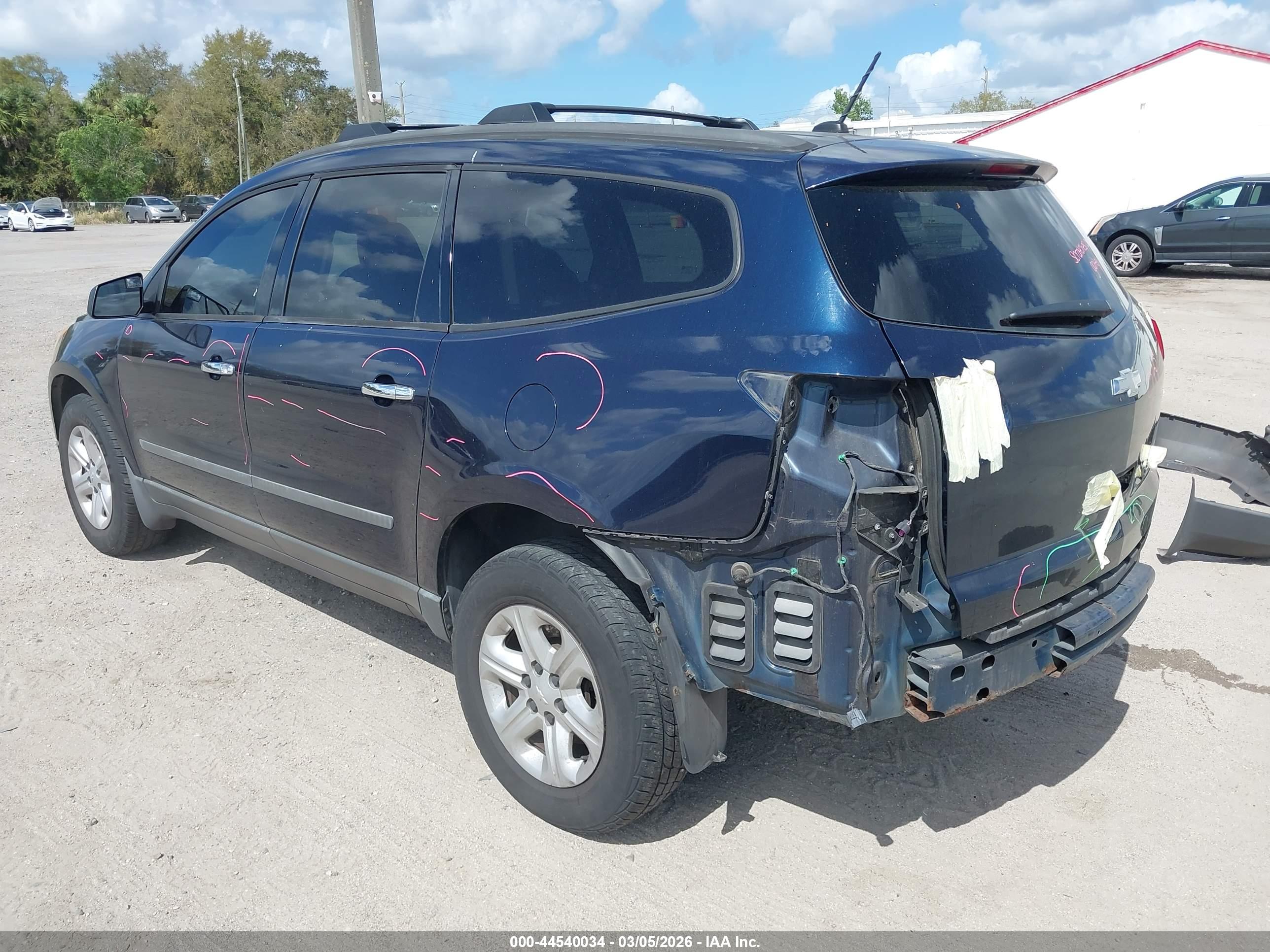 CHEVROLET TRAVERSE image 3