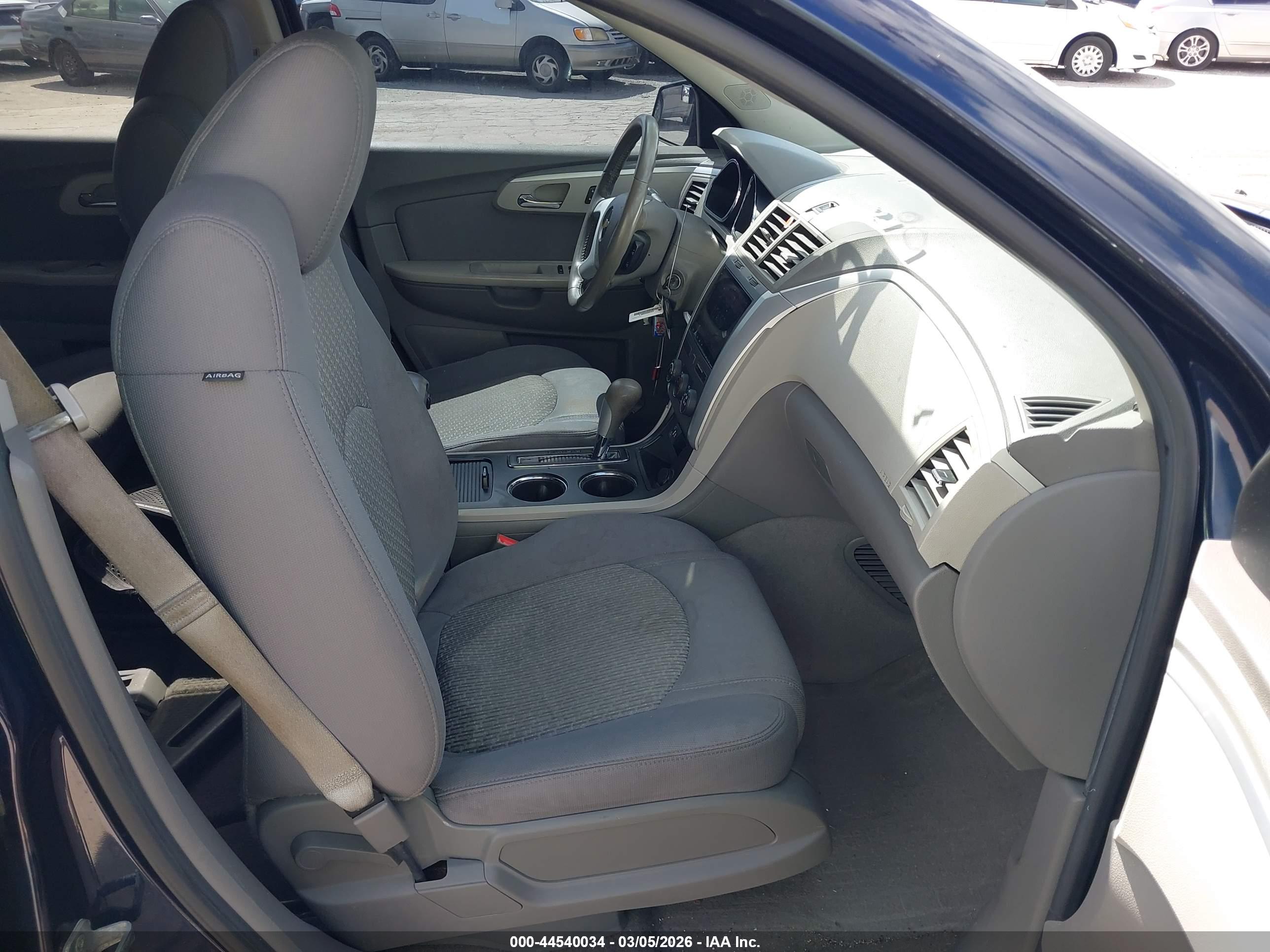 CHEVROLET TRAVERSE image 5
