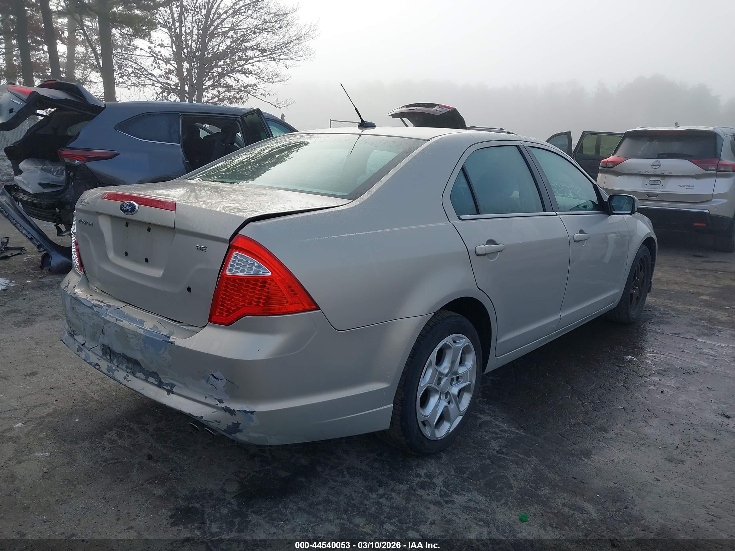 FORD FUSION image 4