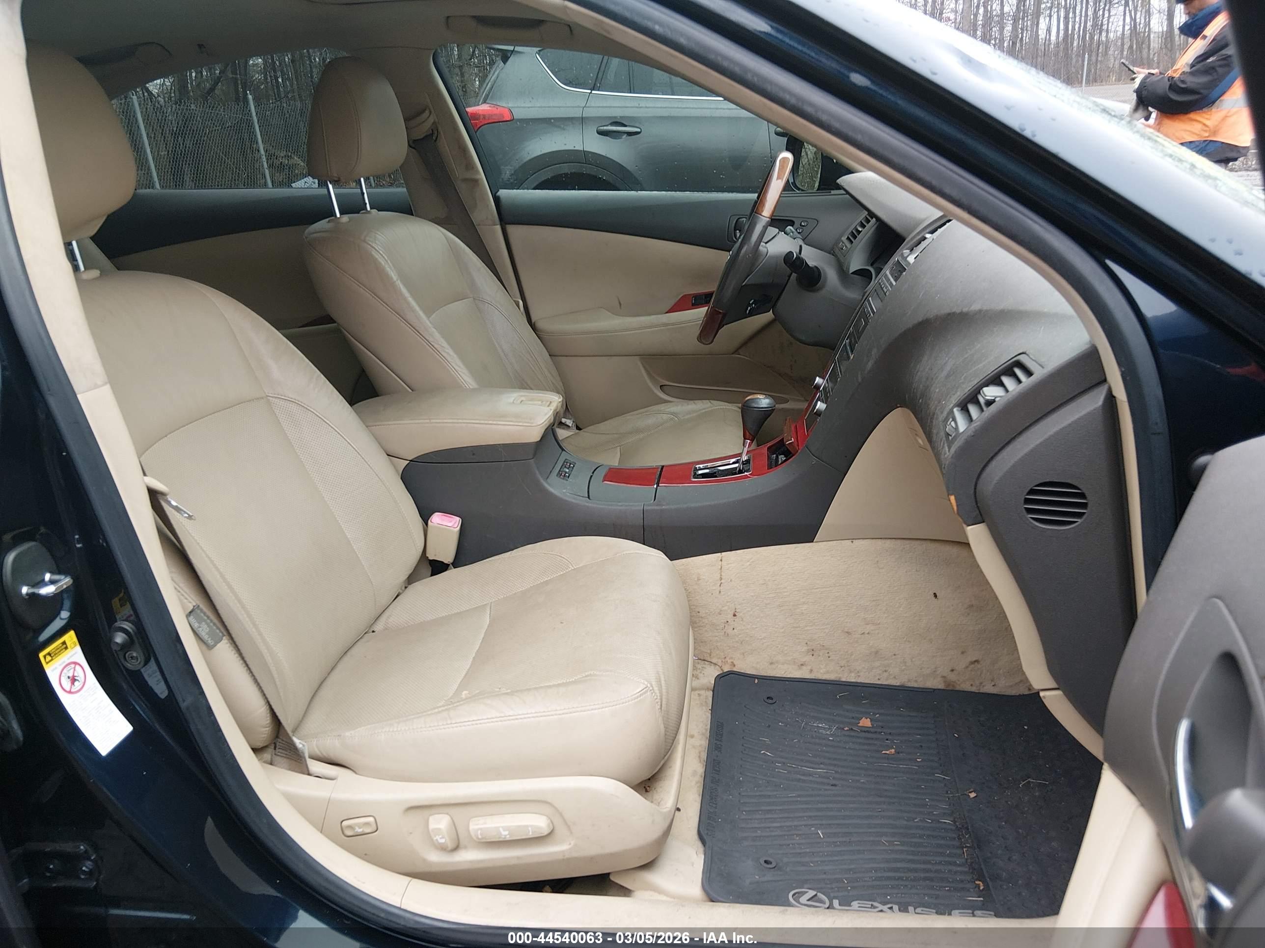 LEXUS ES image 5