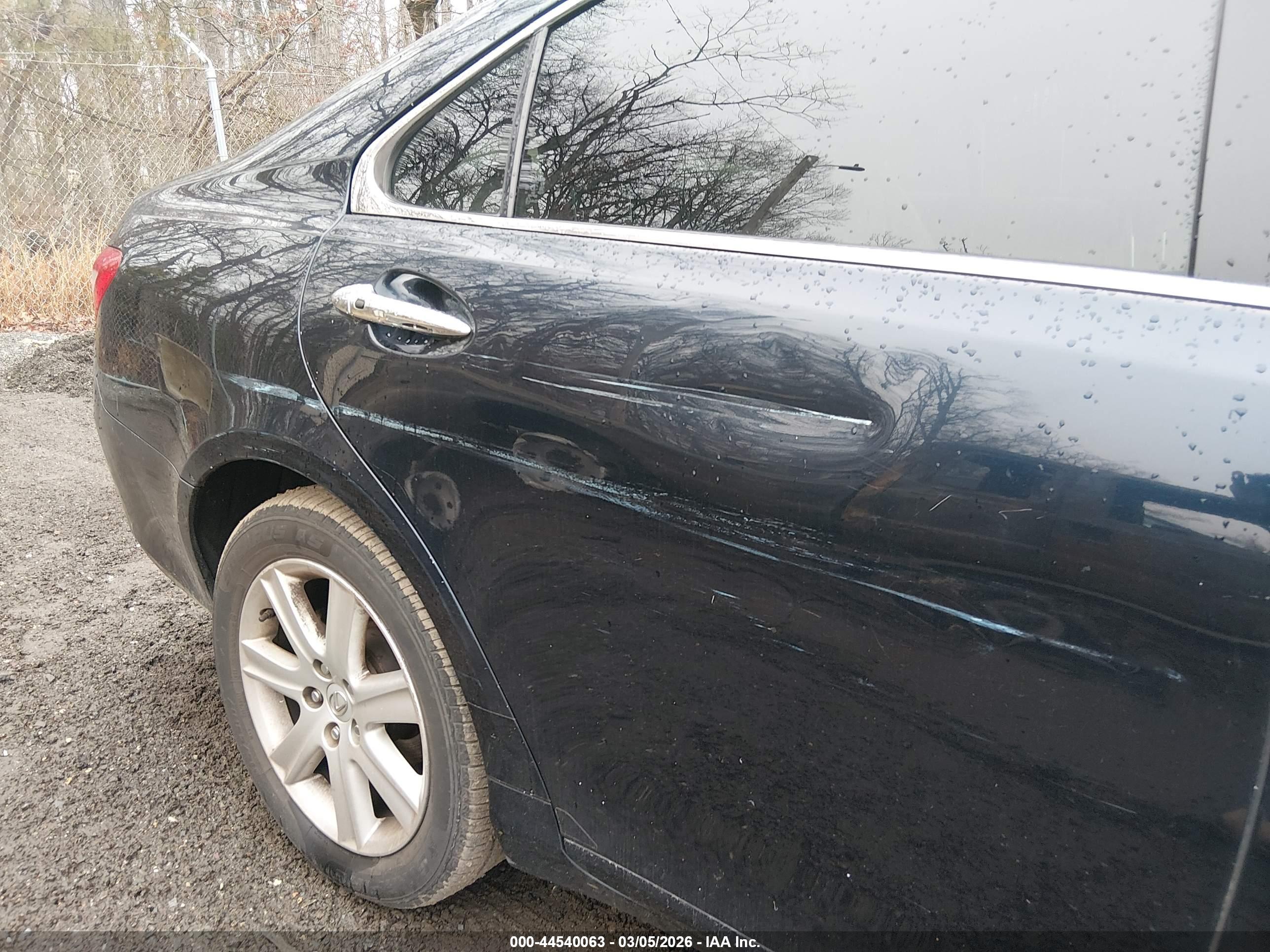 LEXUS ES image 6