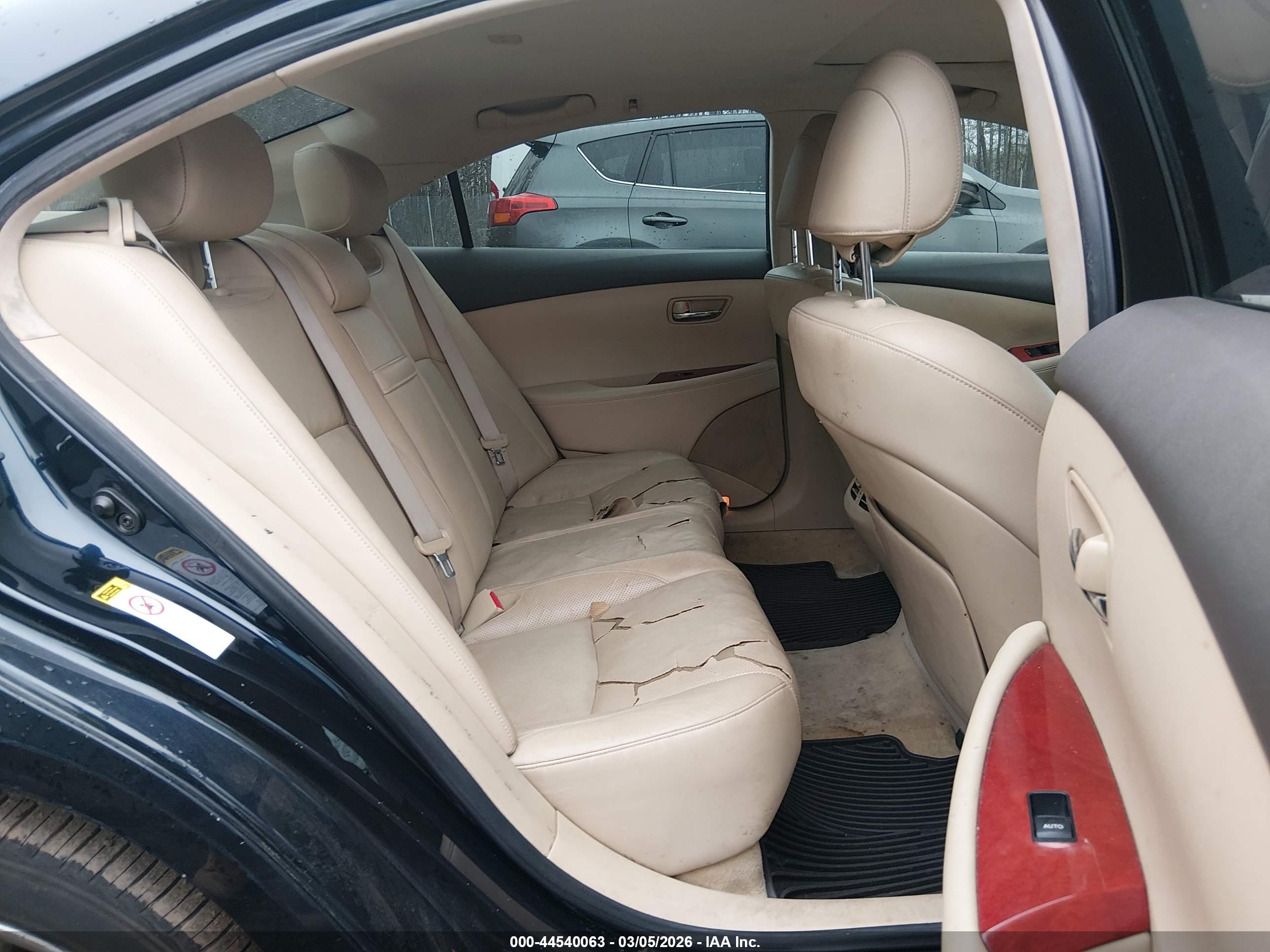 LEXUS ES image 8