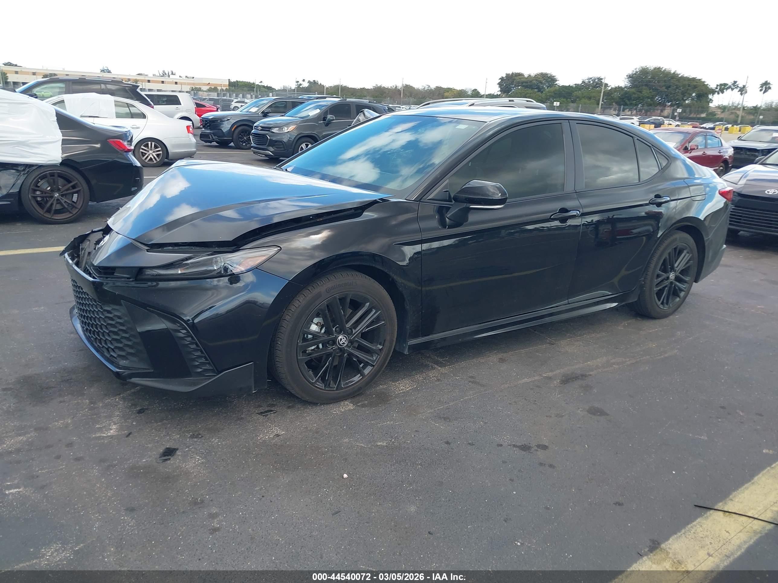 TOYOTA CAMRY image 2