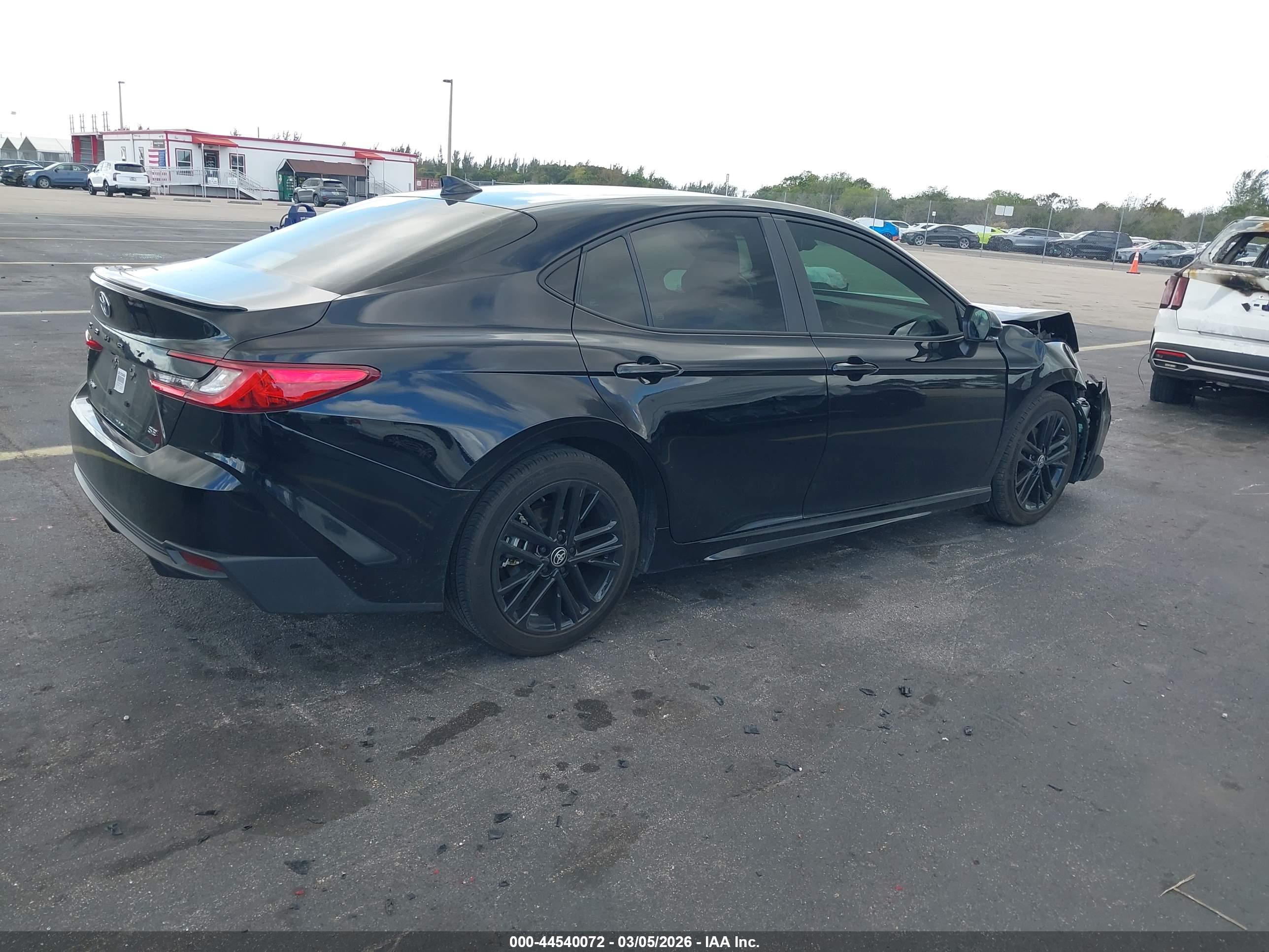 TOYOTA CAMRY image 4