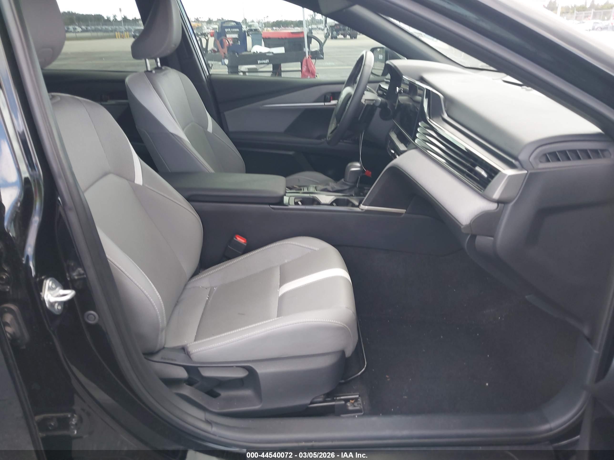 TOYOTA CAMRY image 5