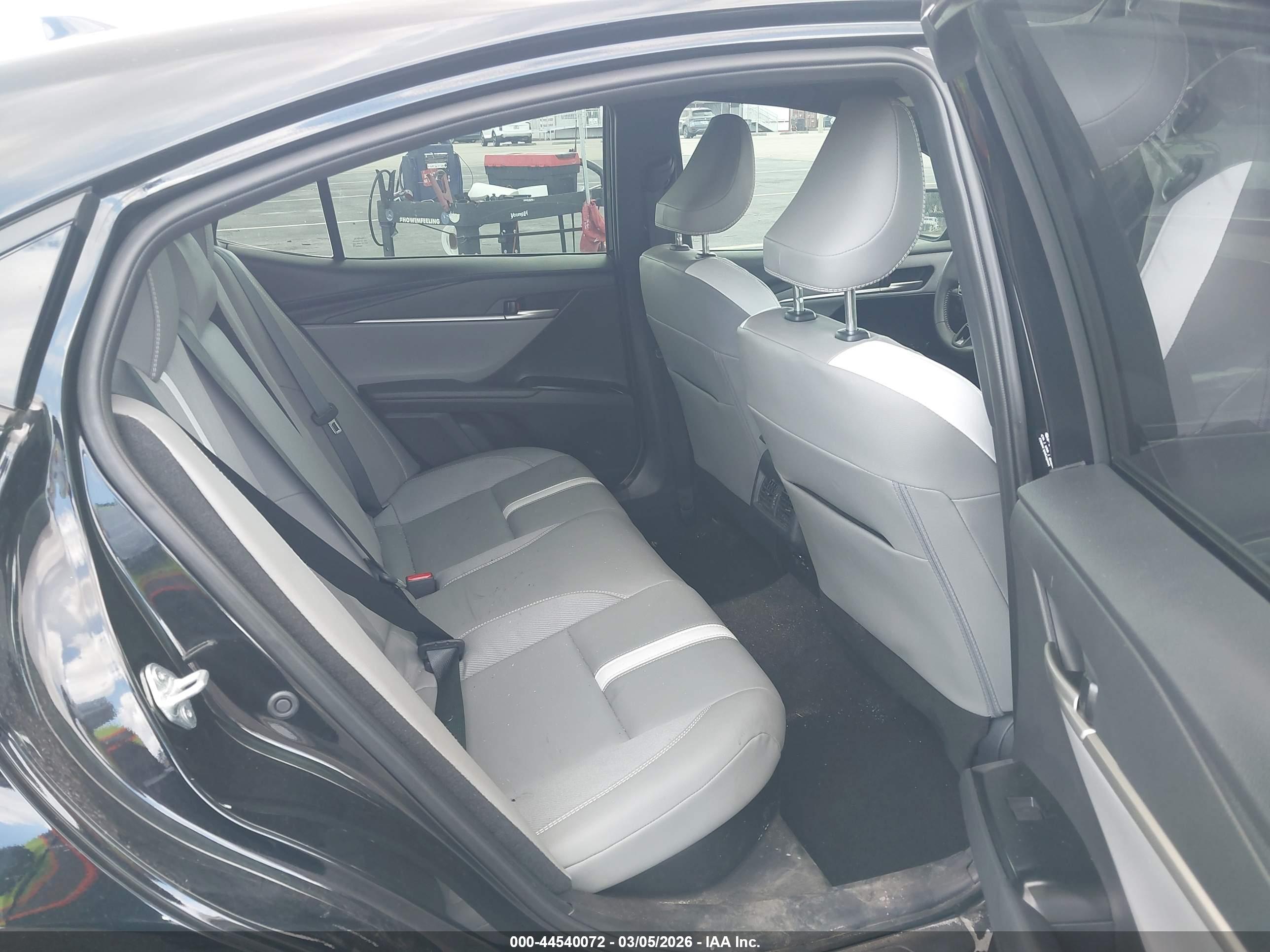 TOYOTA CAMRY image 8