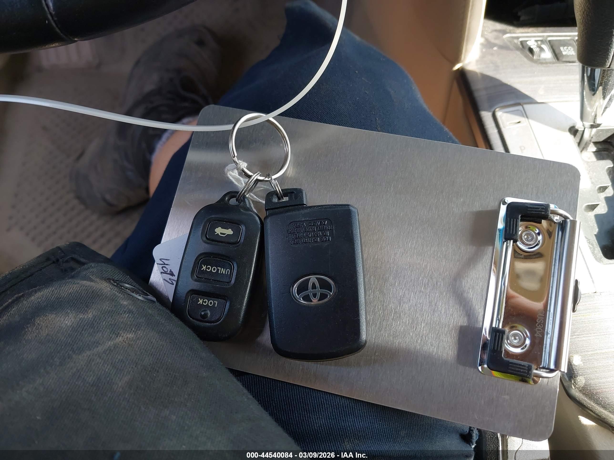 TOYOTA CAMRY image 11