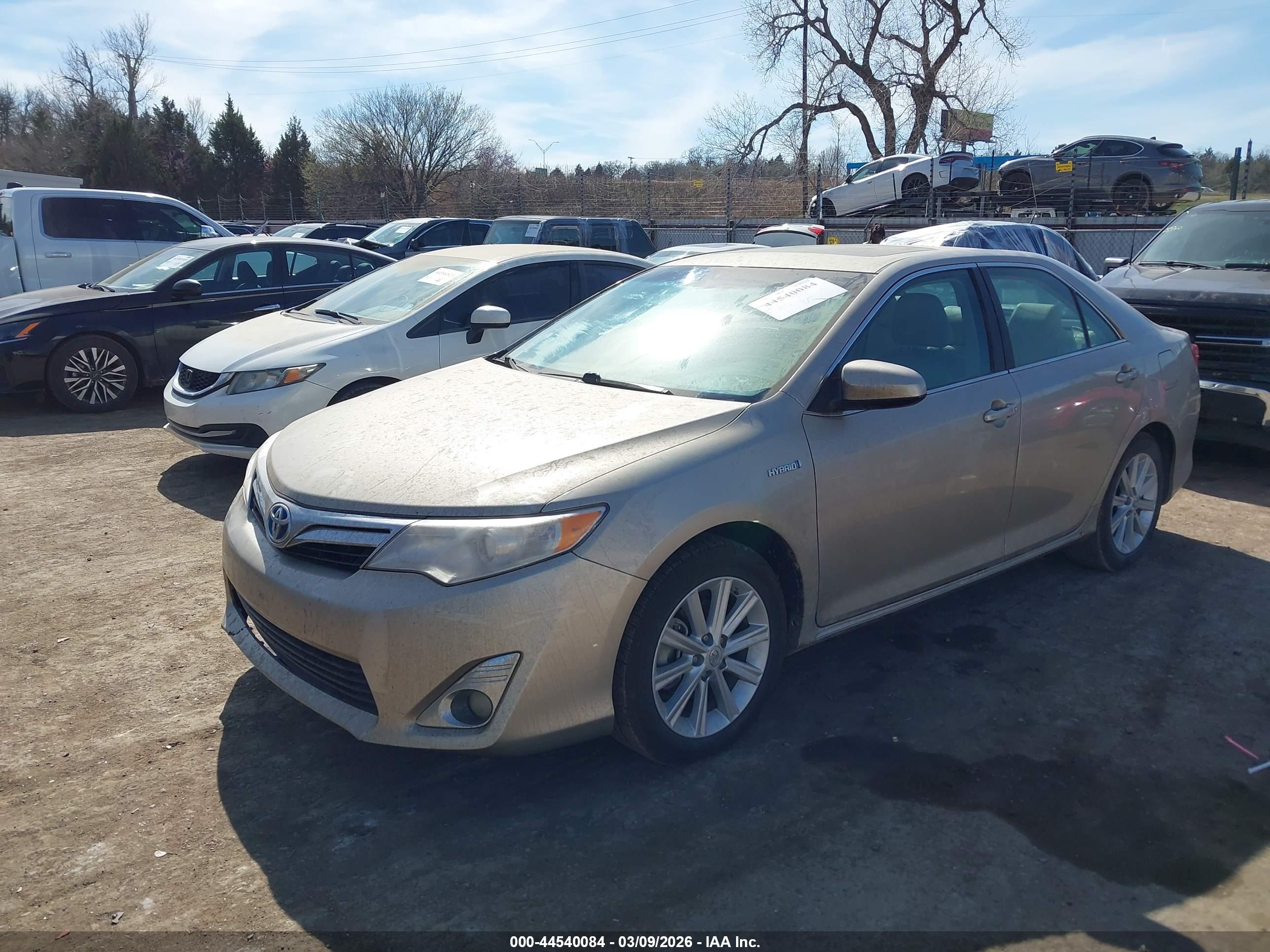 TOYOTA CAMRY image 2