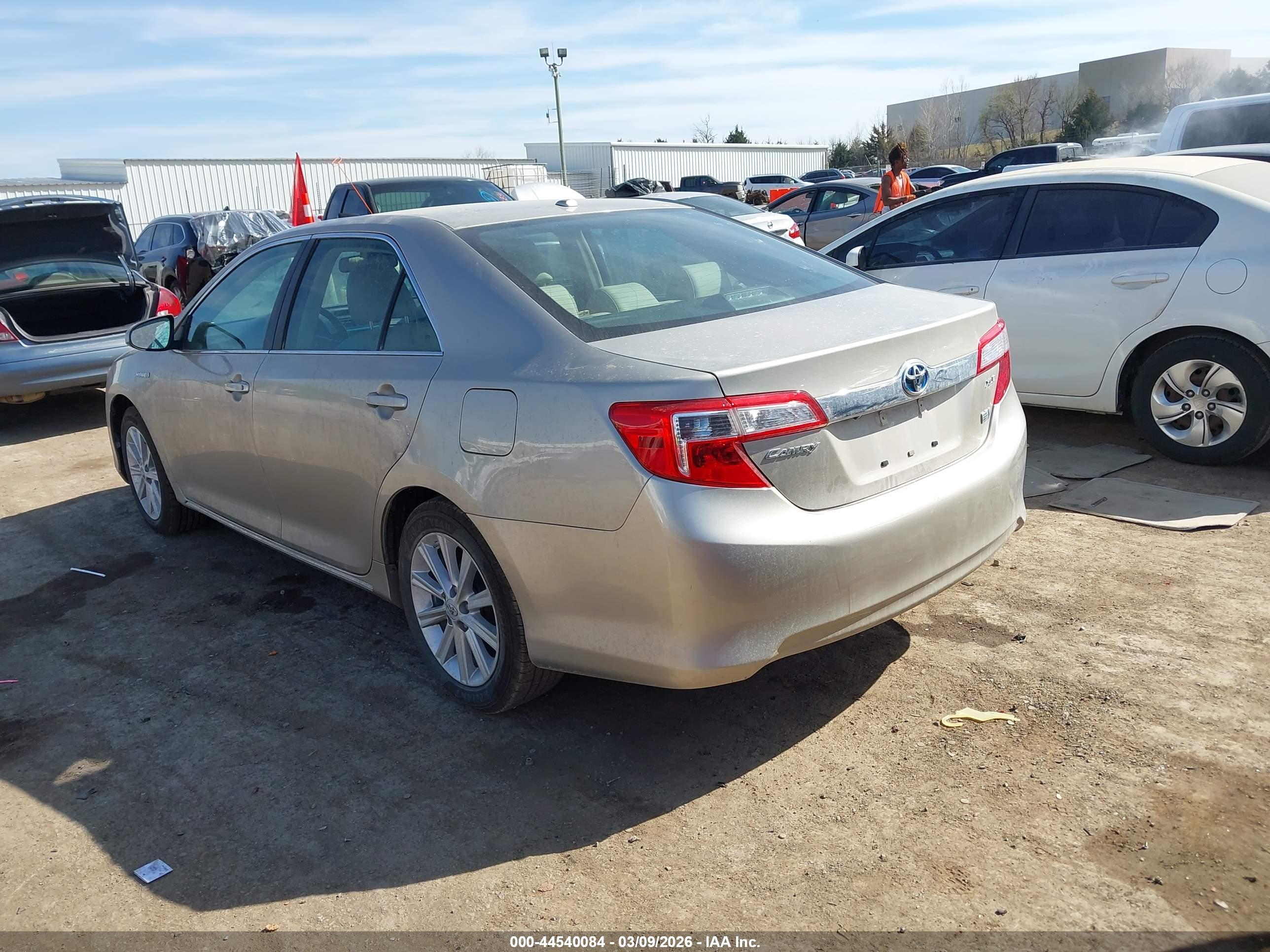 TOYOTA CAMRY image 3