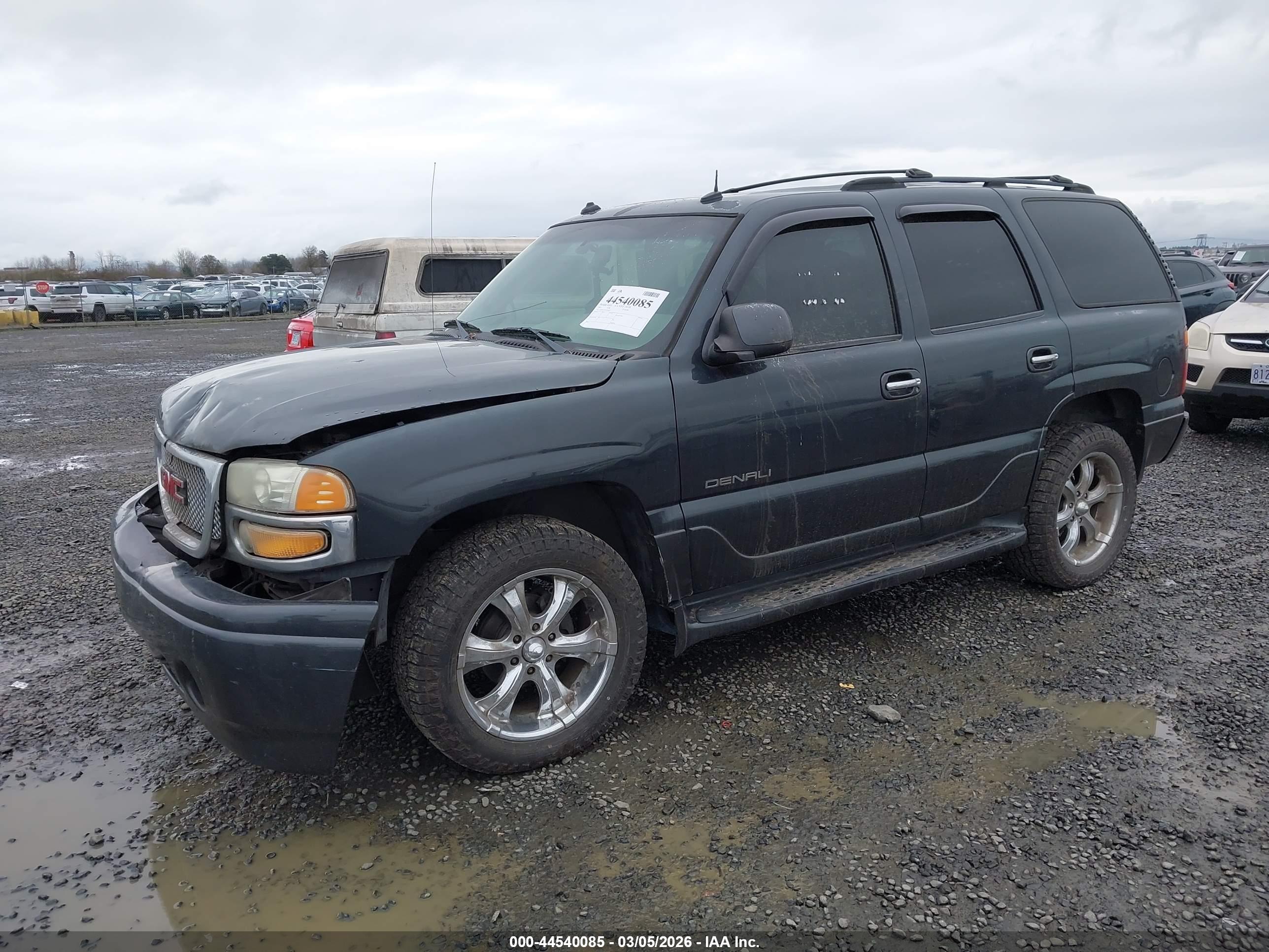 GMC YUKON image 2