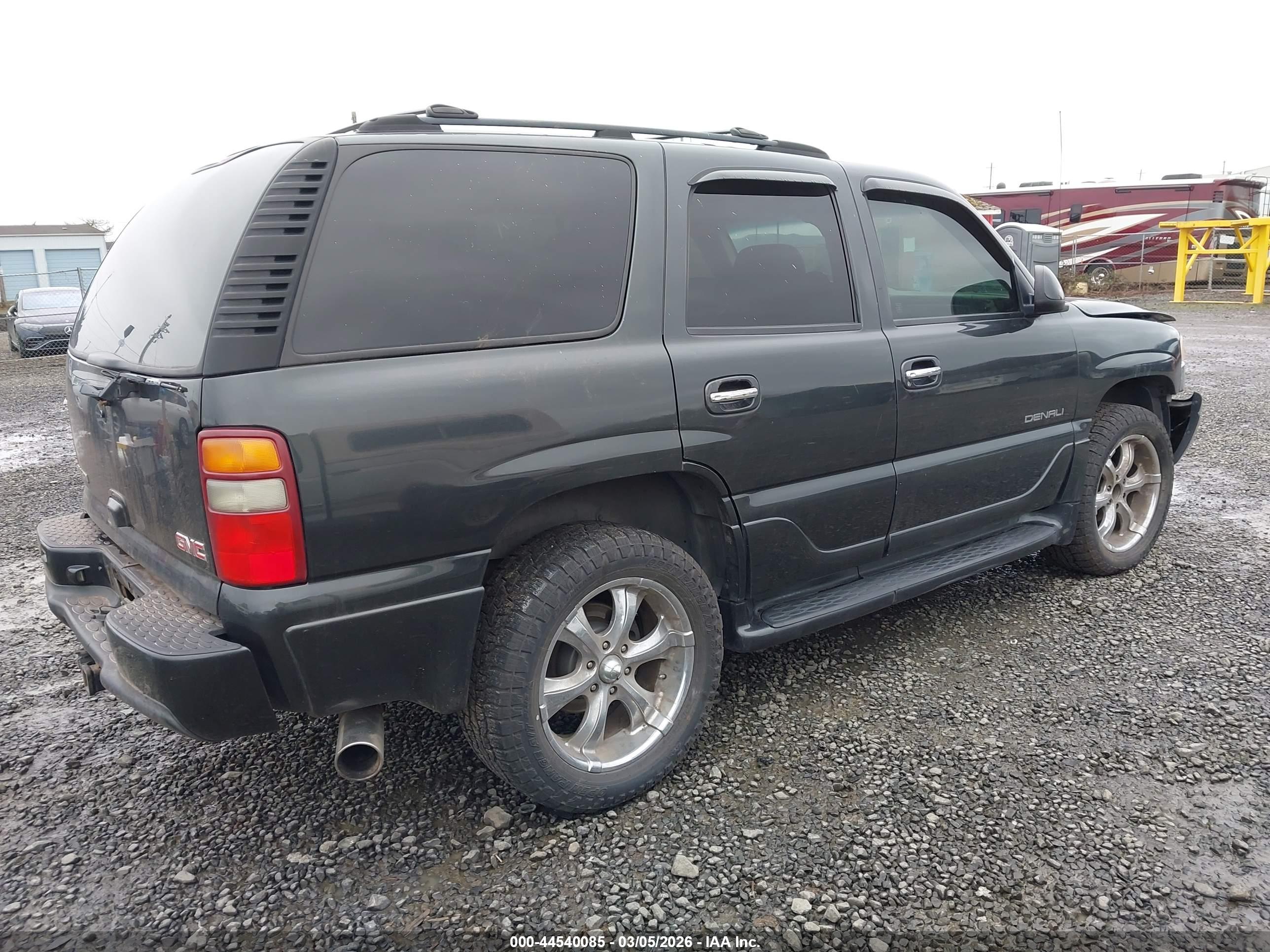 GMC YUKON image 4