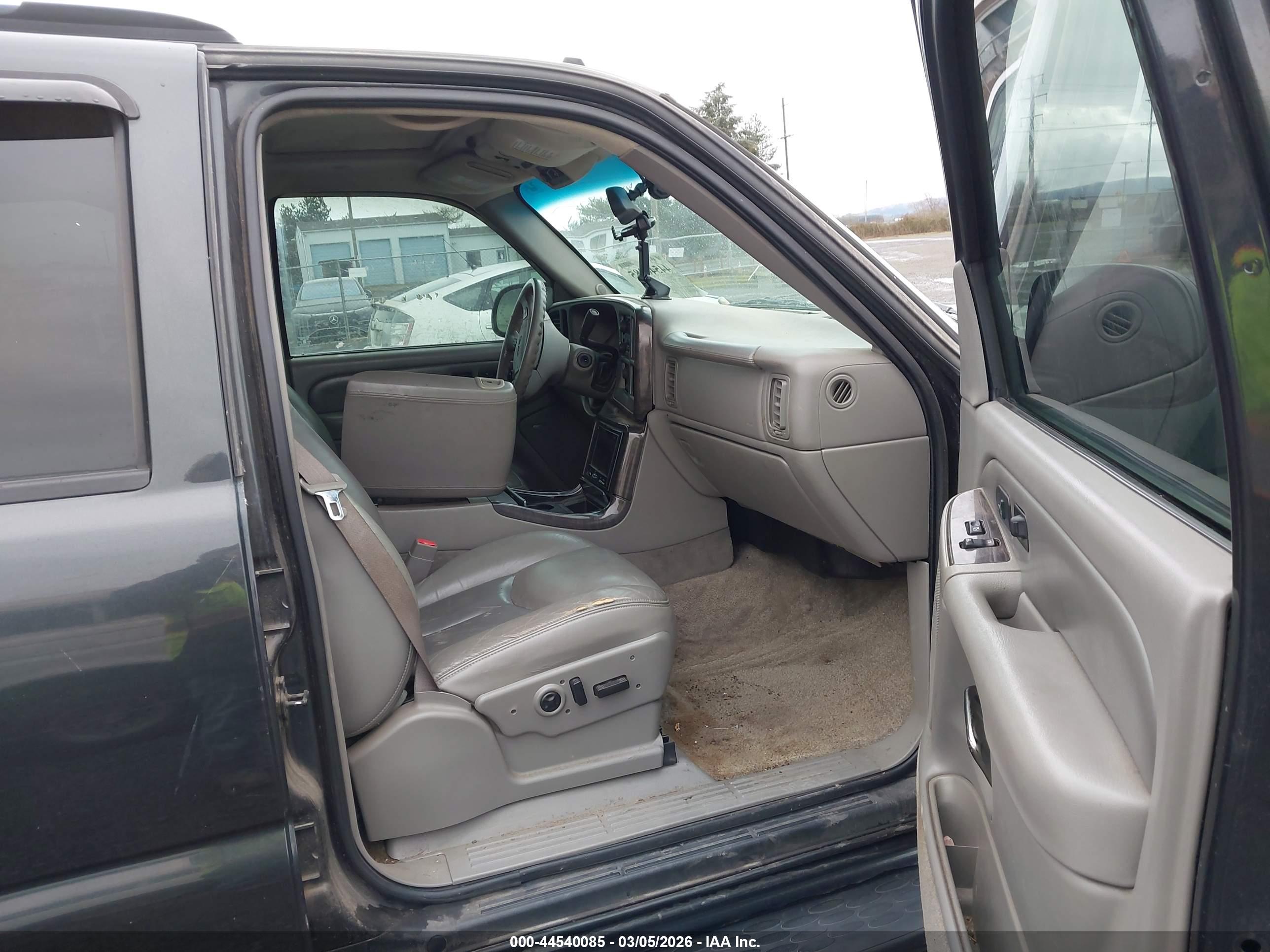 GMC YUKON image 5